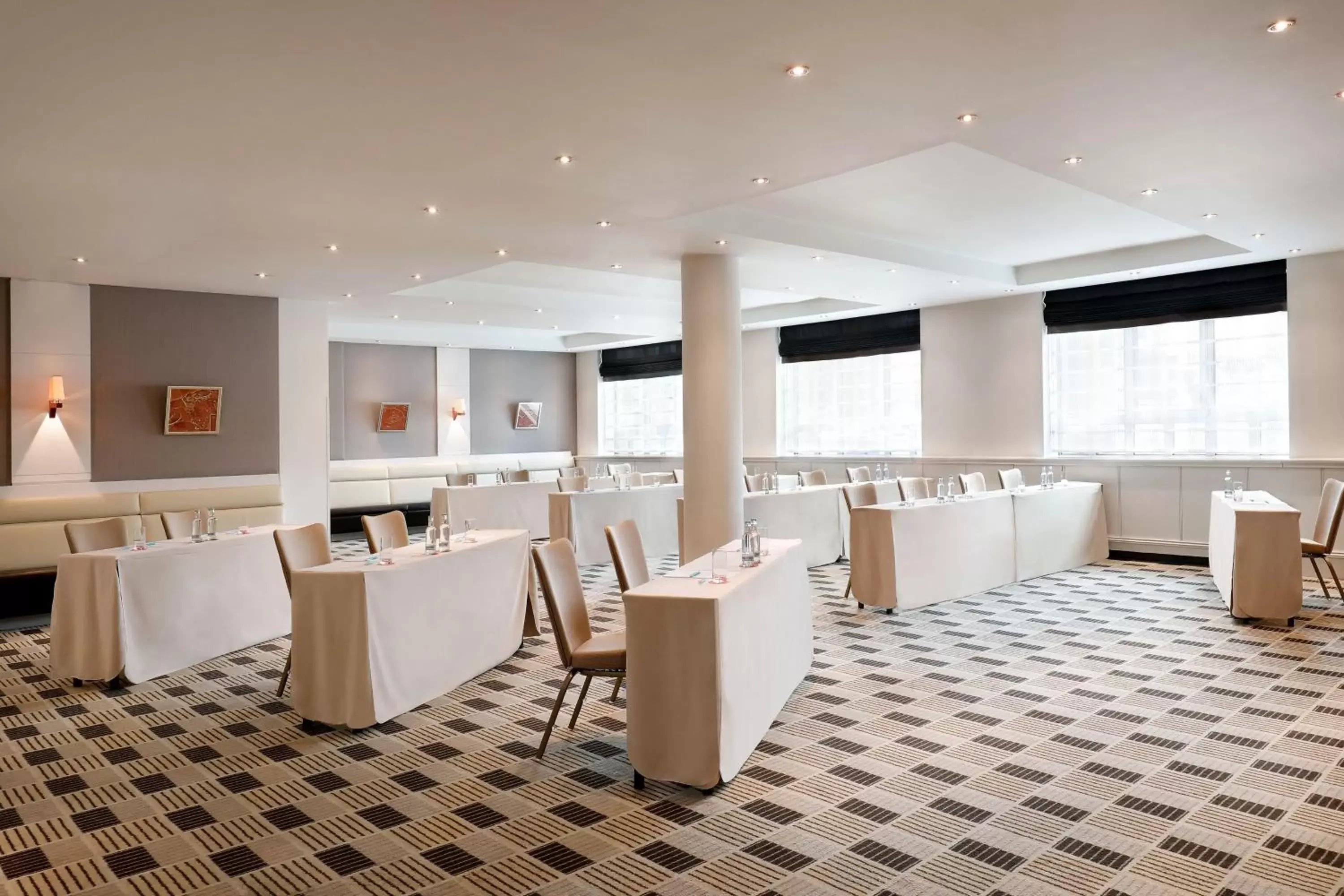 Meeting/conference room, Restaurant/Places to Eat in Le Méridien Stuttgart