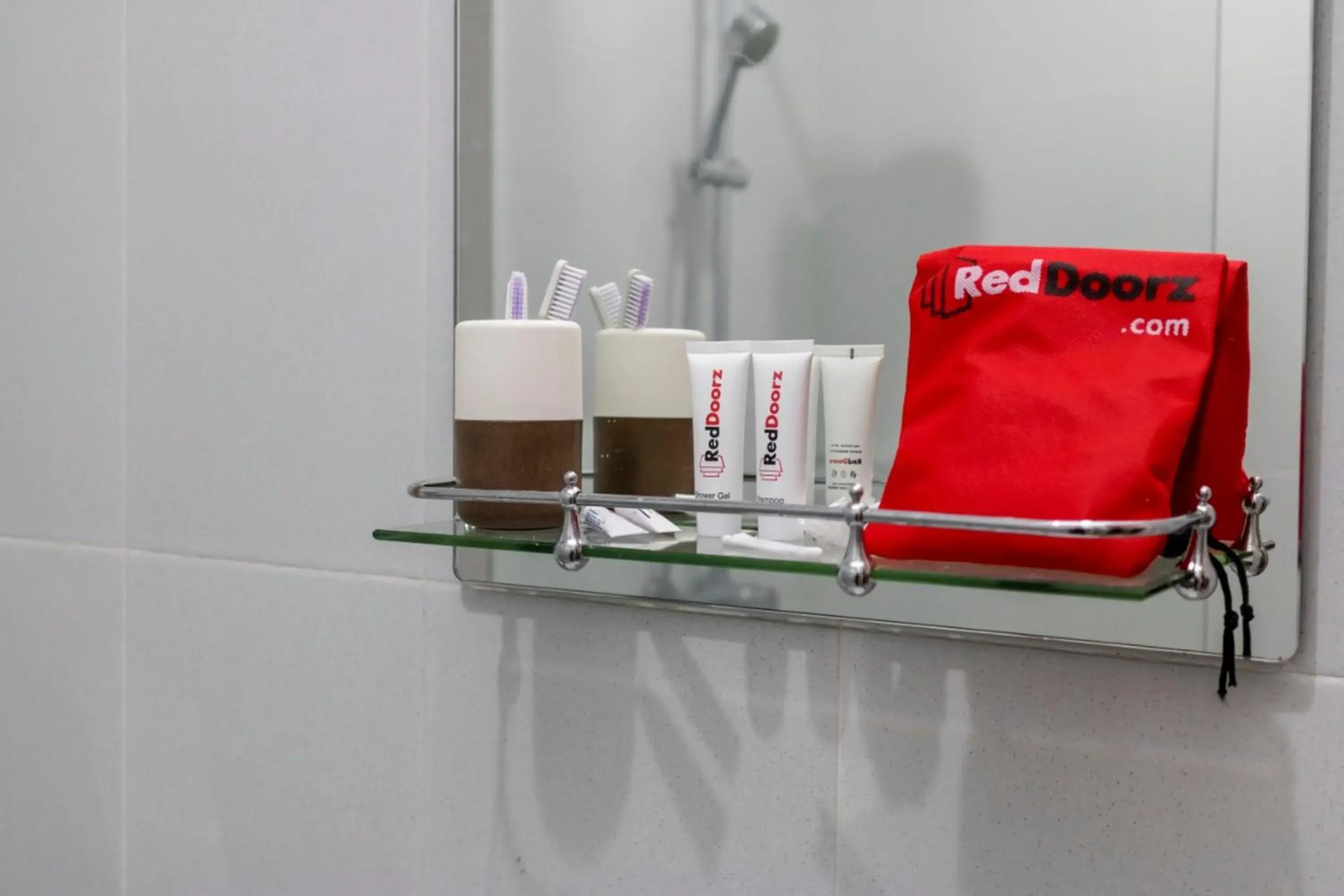 Bathroom in RedDoorz Hostel near Lippo Mall Kuta