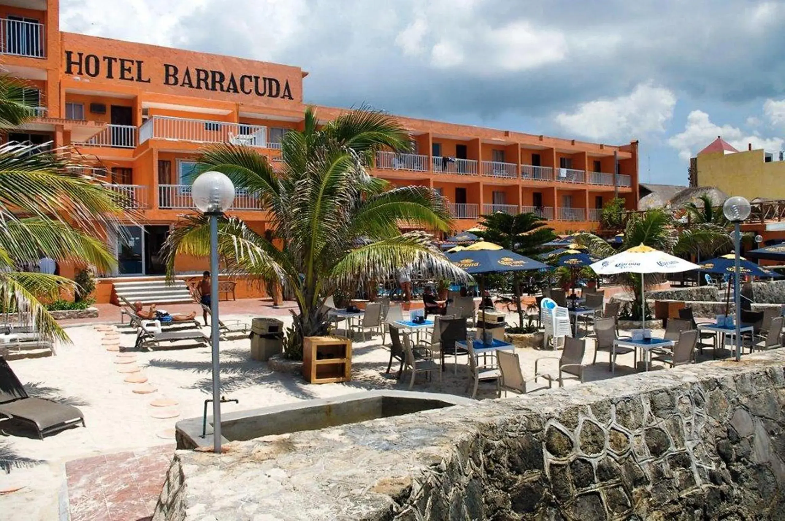 Restaurant/places to eat, Property Building in Hotel Barracuda