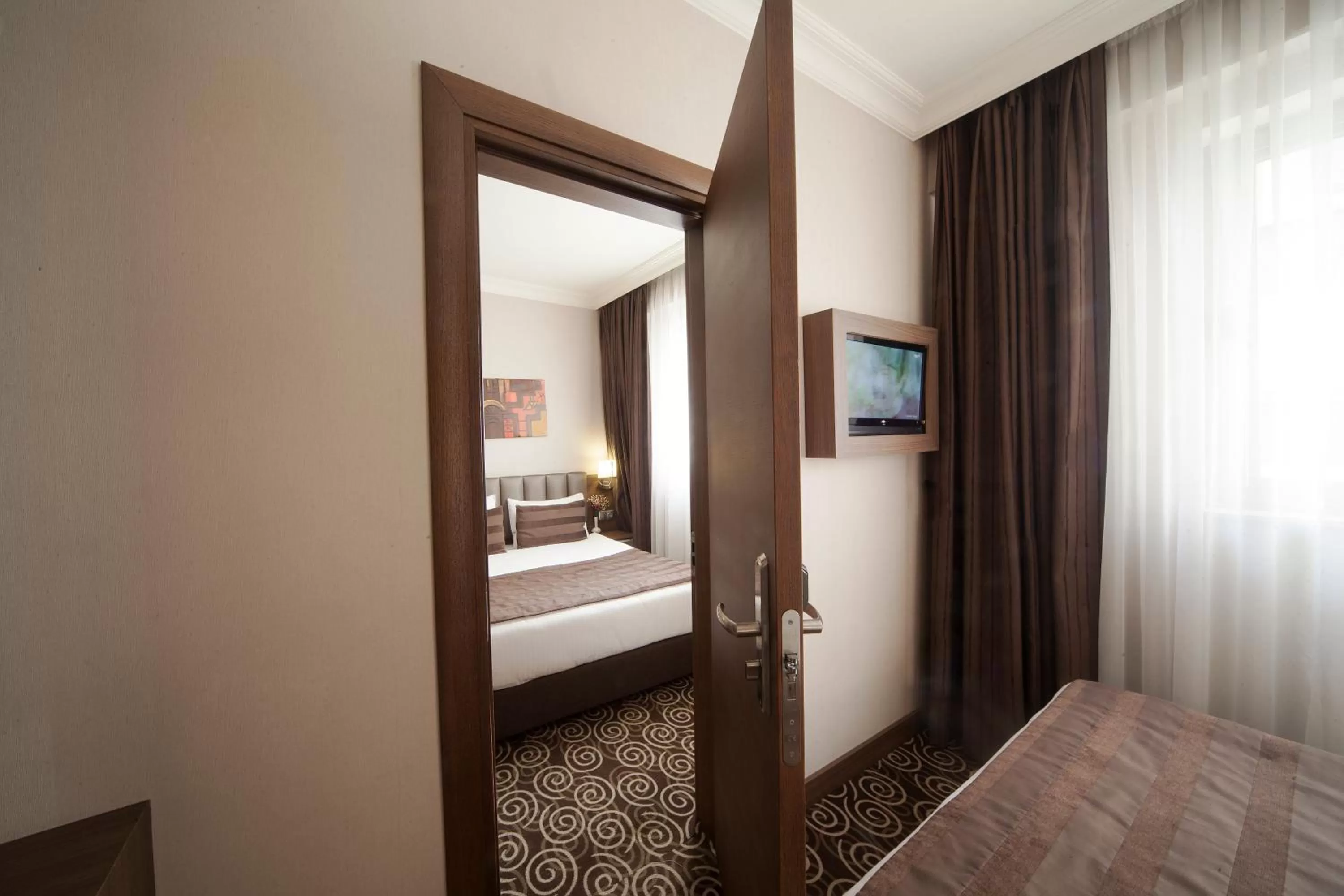 Communal lounge/ TV room, Bed in Delta Hotel Istanbul & Old City