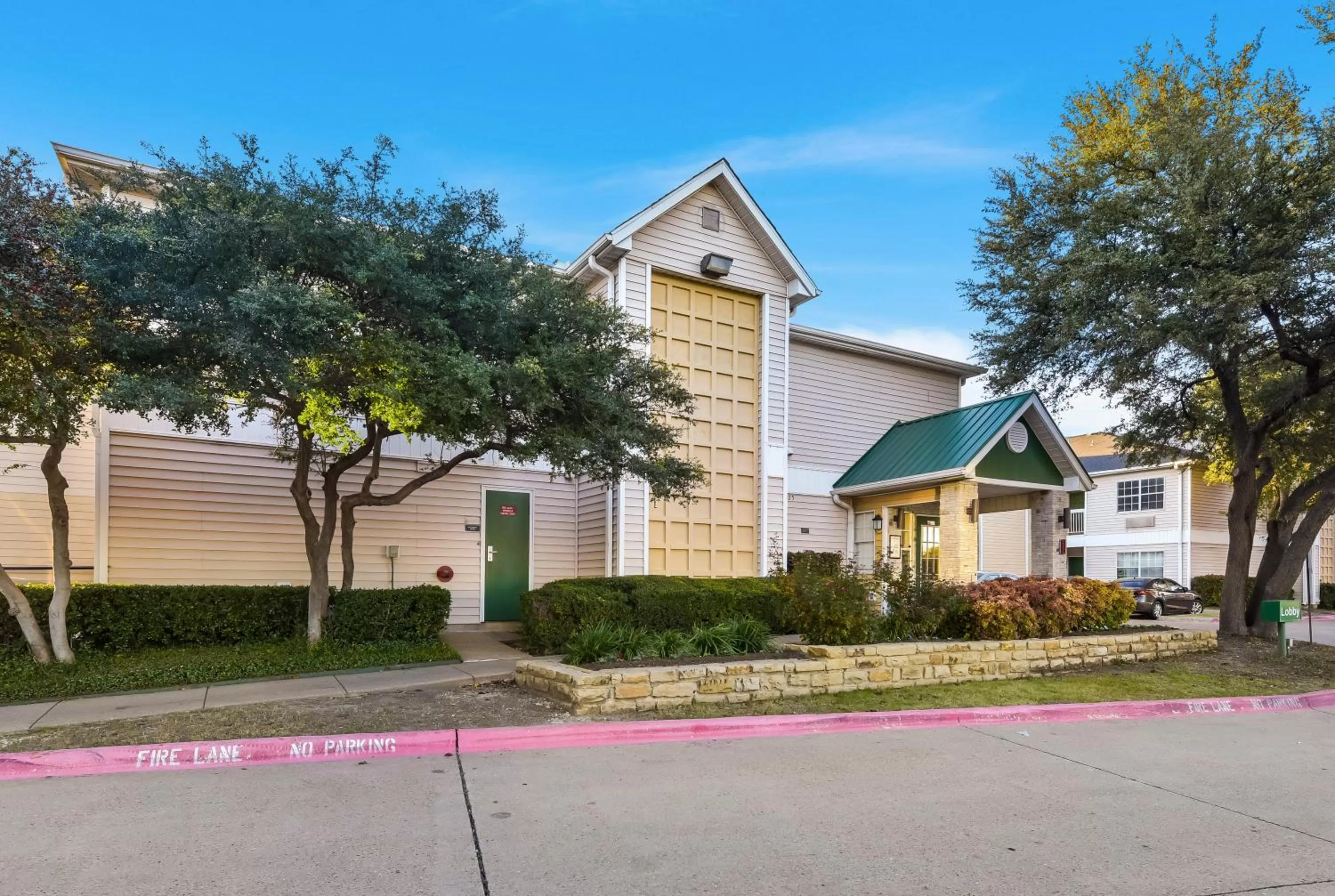 Property building in HomeTowne Studios by Red Roof Dallas - North Addison - Tollway
