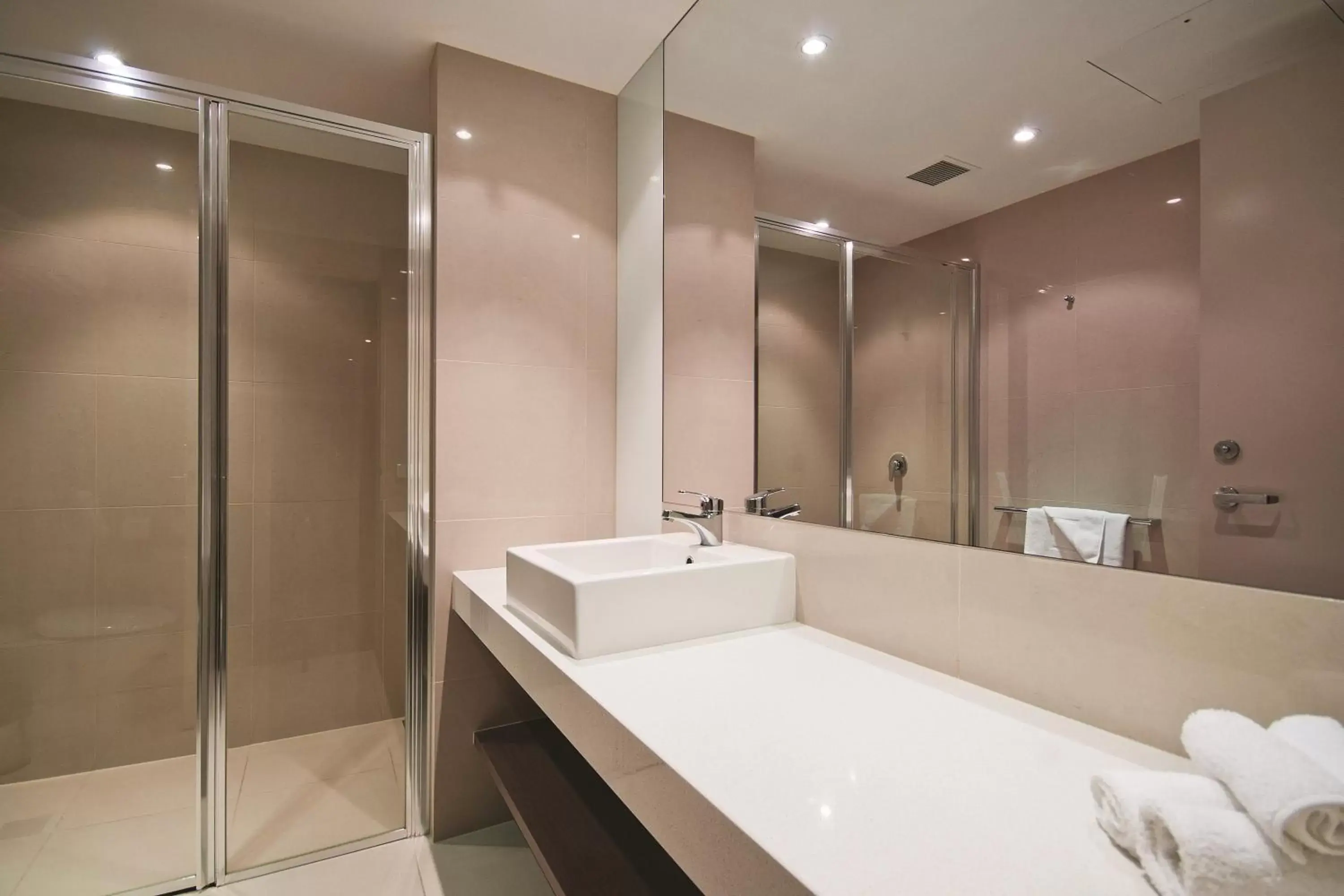 Bathroom in Quality Hotel Wangaratta Gateway