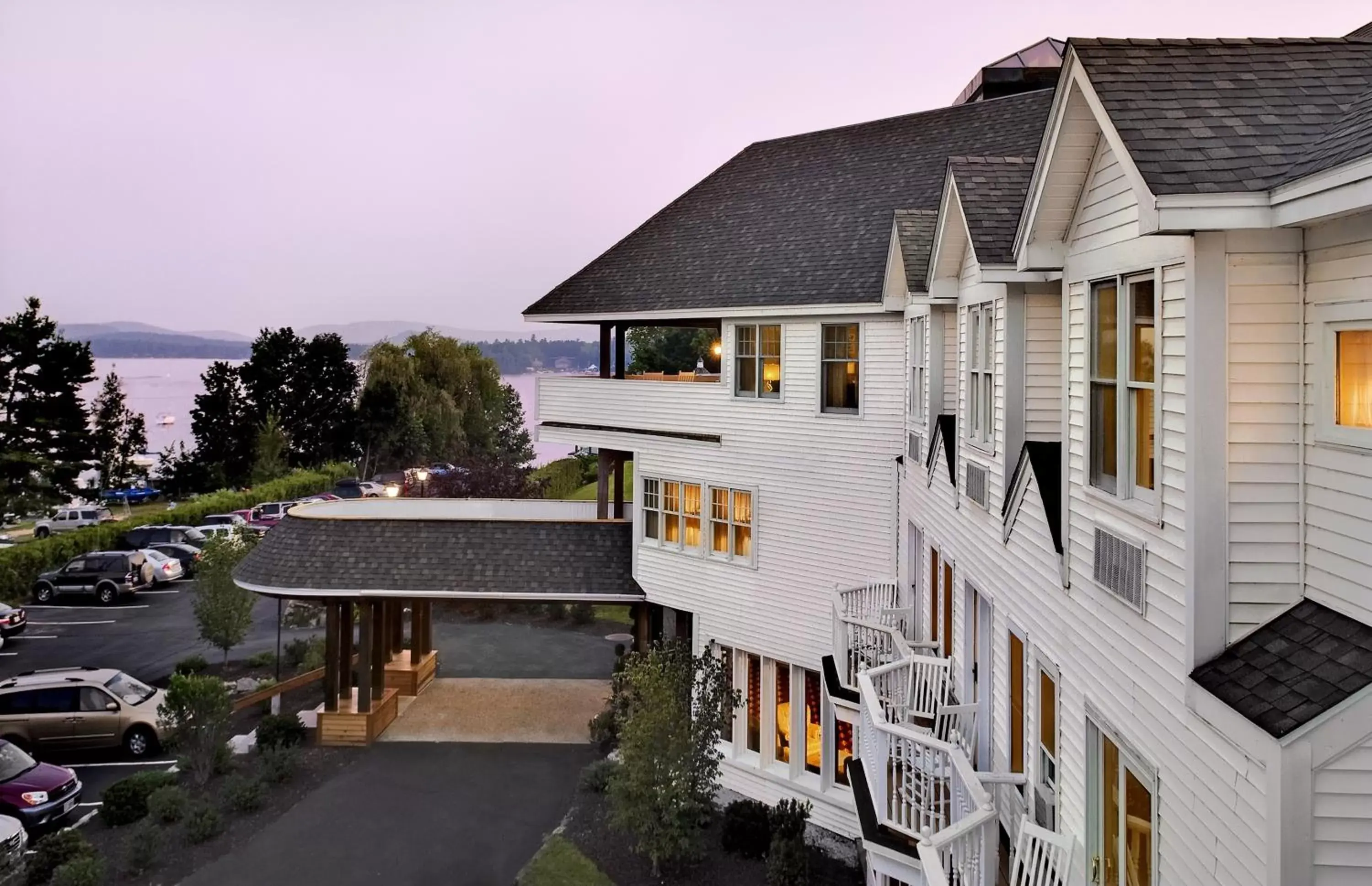 Facade/entrance, Property Building in Wolfeboro Inn