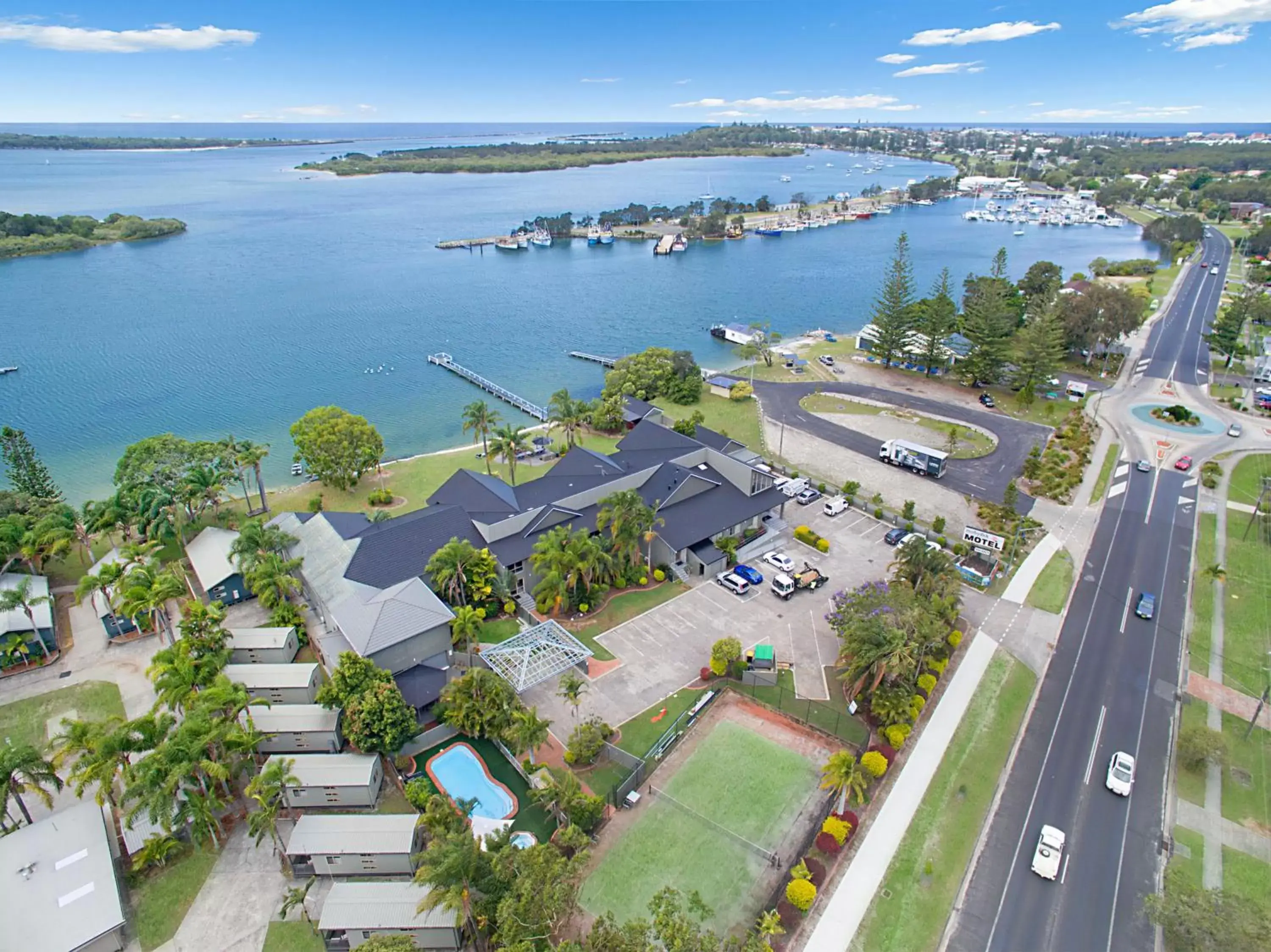 View (from property/room), Bird's-eye View in Moby Dick Waterfront Resort Motel