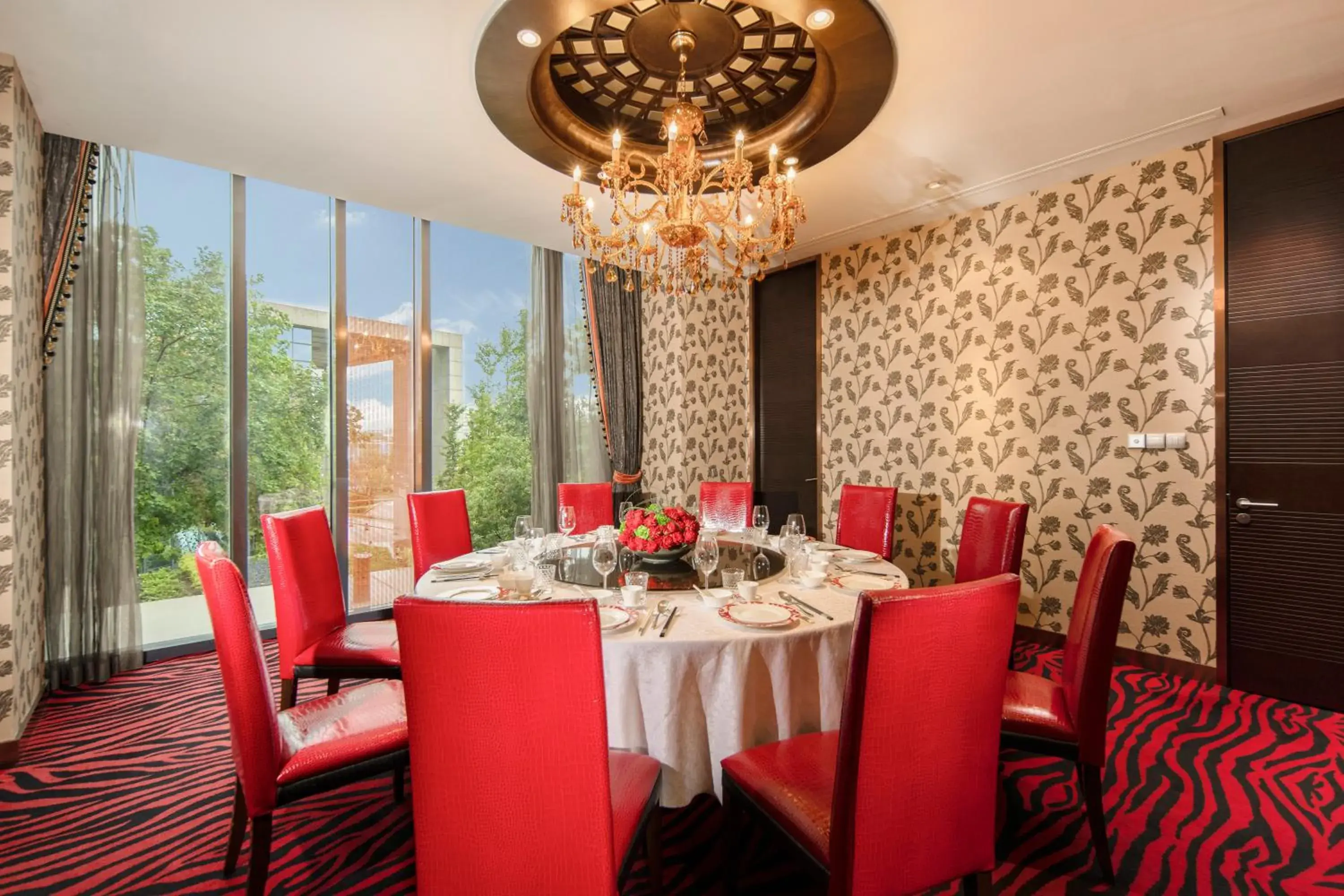 Restaurant/places to eat in Holiday Inn Shanghai Hongqiao West by IHG Restaurant/places to eat in Holiday Inn Shanghai Hongqiao West by IHG