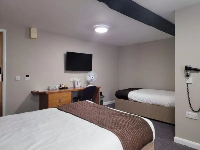 Bed in The Oakwood Hotel