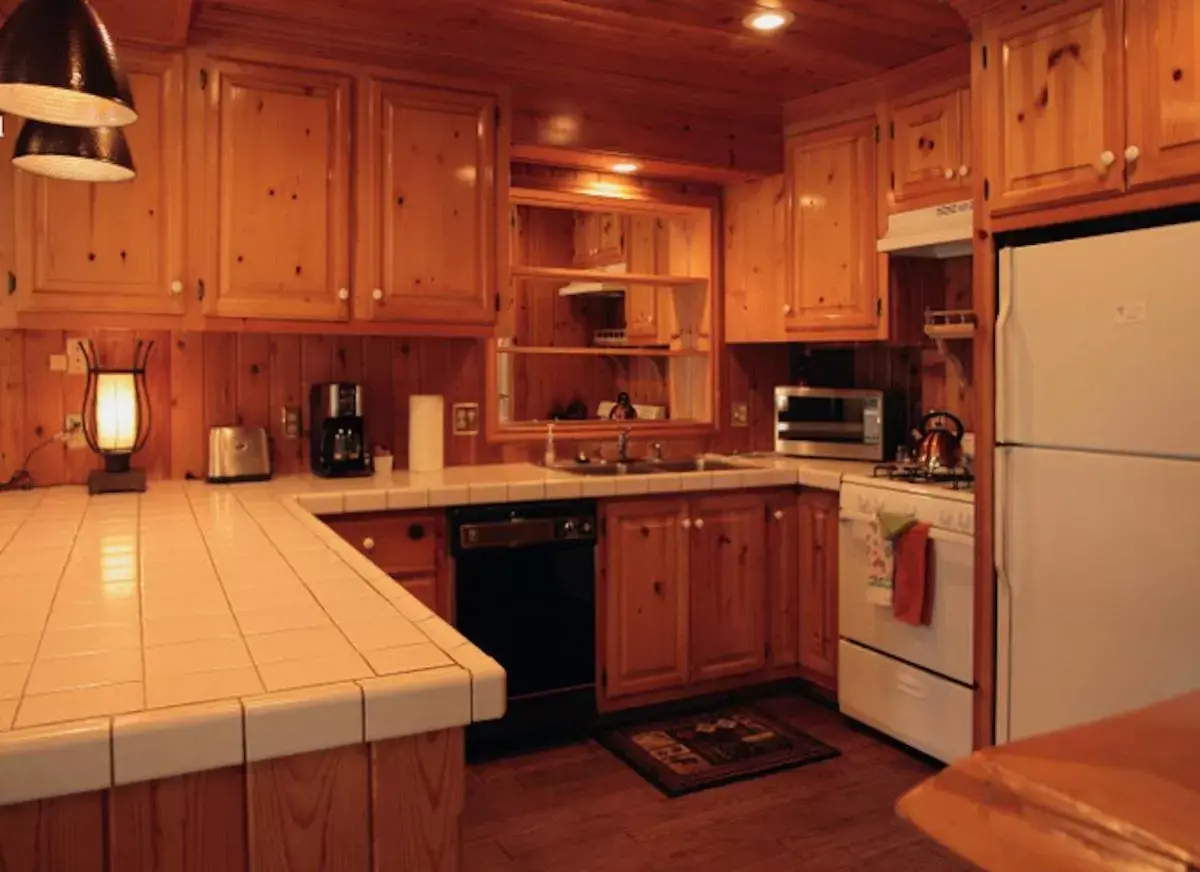 Kitchen/Kitchenette in Silver Pines Lodge