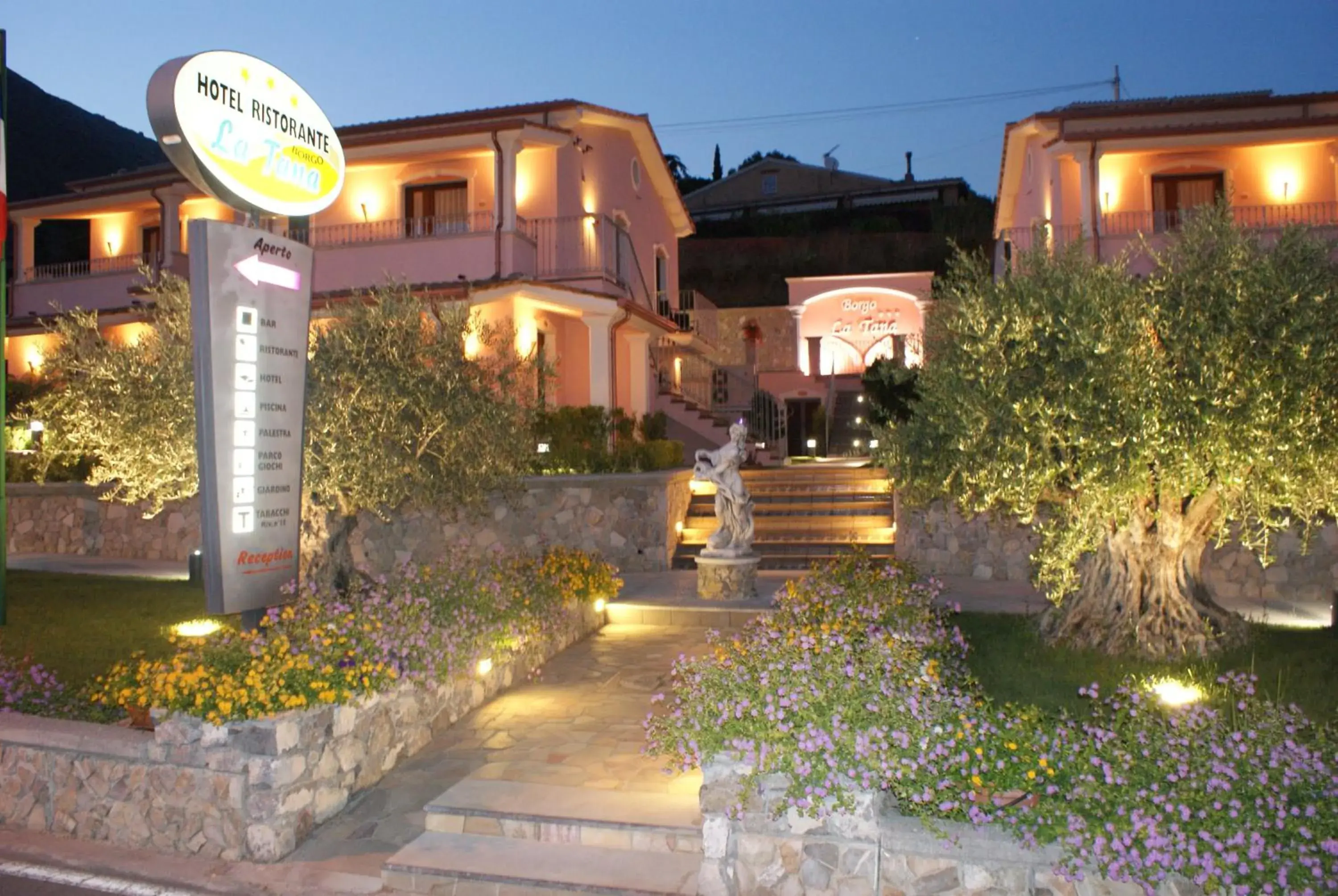 Facade/entrance, Property Building in Hotel Ristorante Borgo La Tana