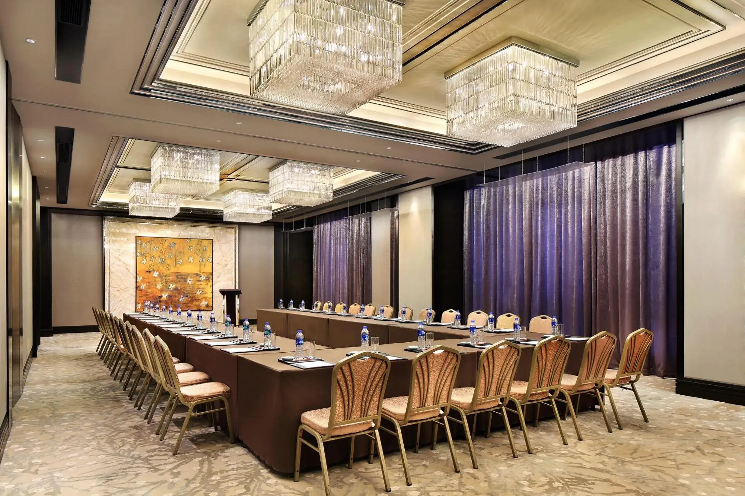 Business facilities in The Qube Hotel Xinqiao