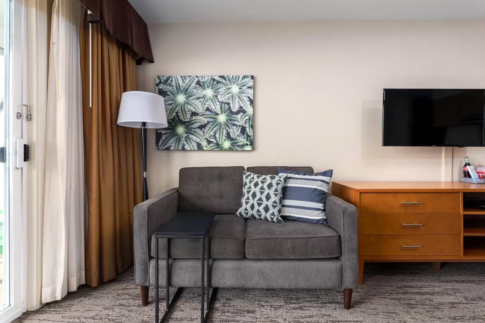 TV and multimedia, Seating Area in The Coho Oceanfront Lodge