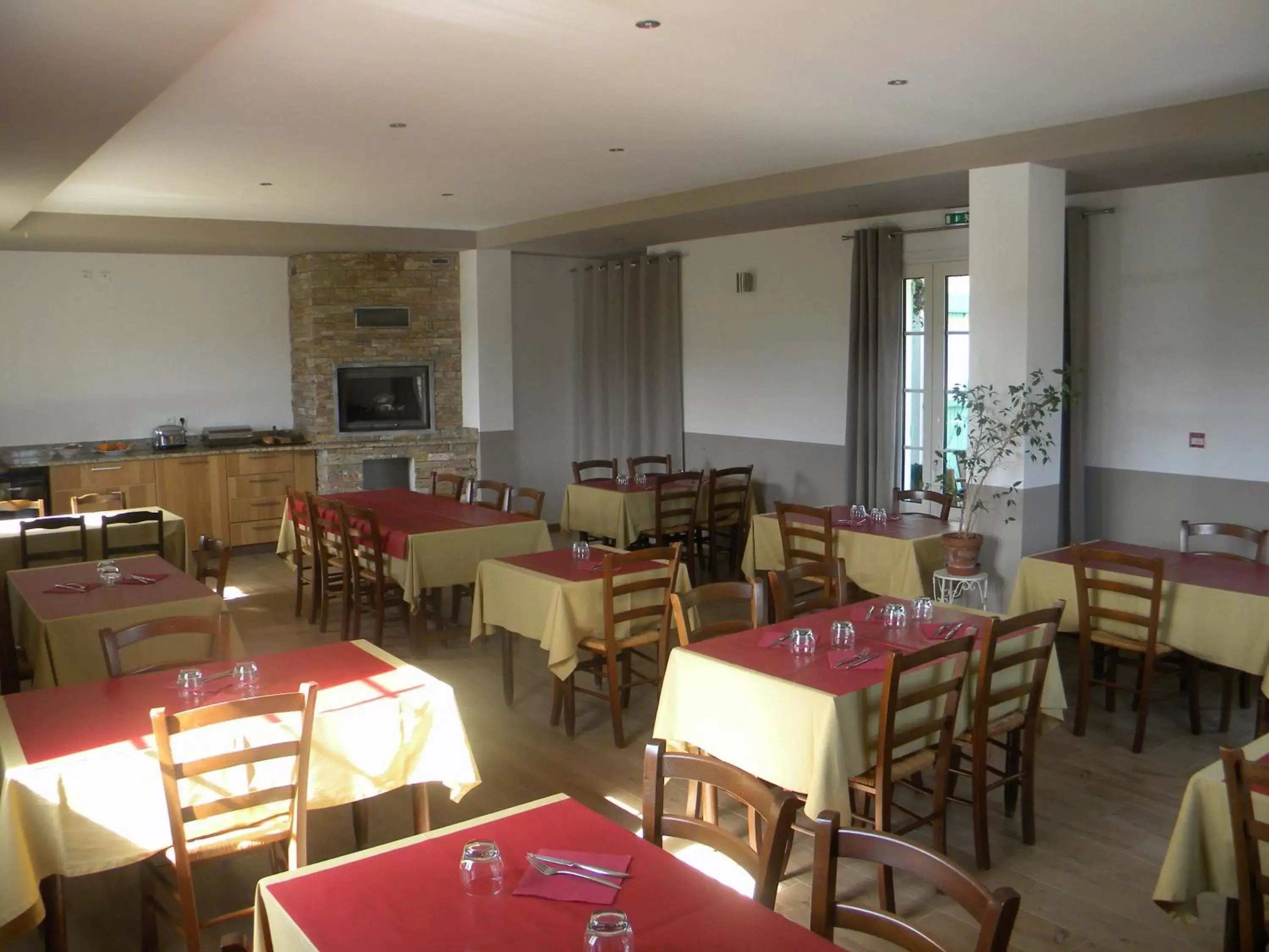 Restaurant/Places to Eat in Auberge les Oliviers