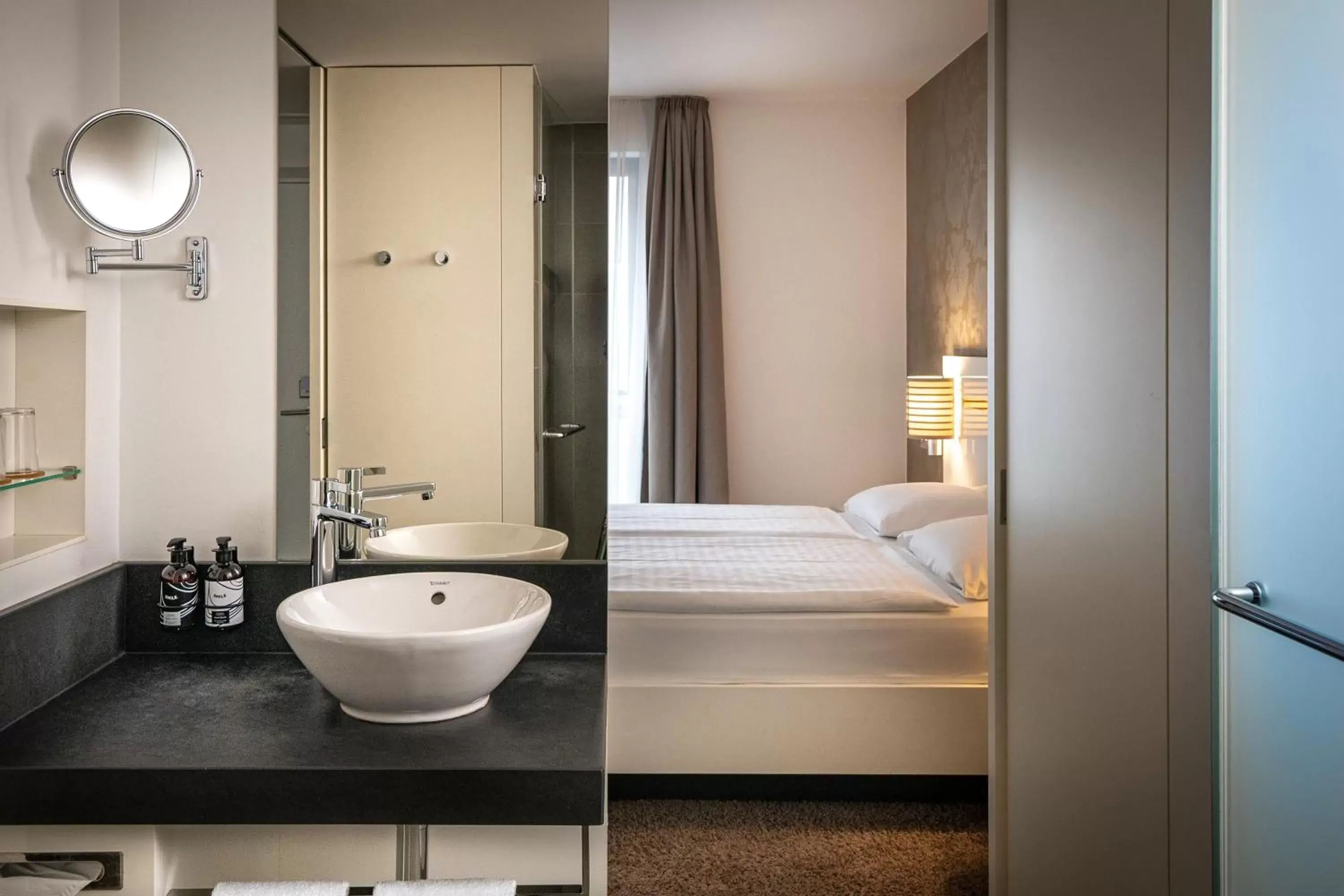 Shower, Bathroom in INNSiDE by Meliá Dresden