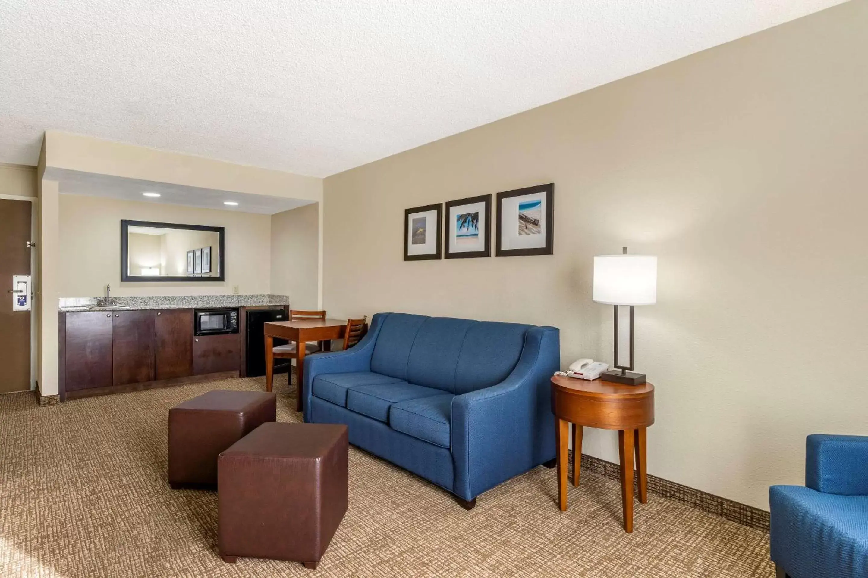 Bedroom, Seating Area in Comfort Inn & Suites St Pete - Clearwater International Airport