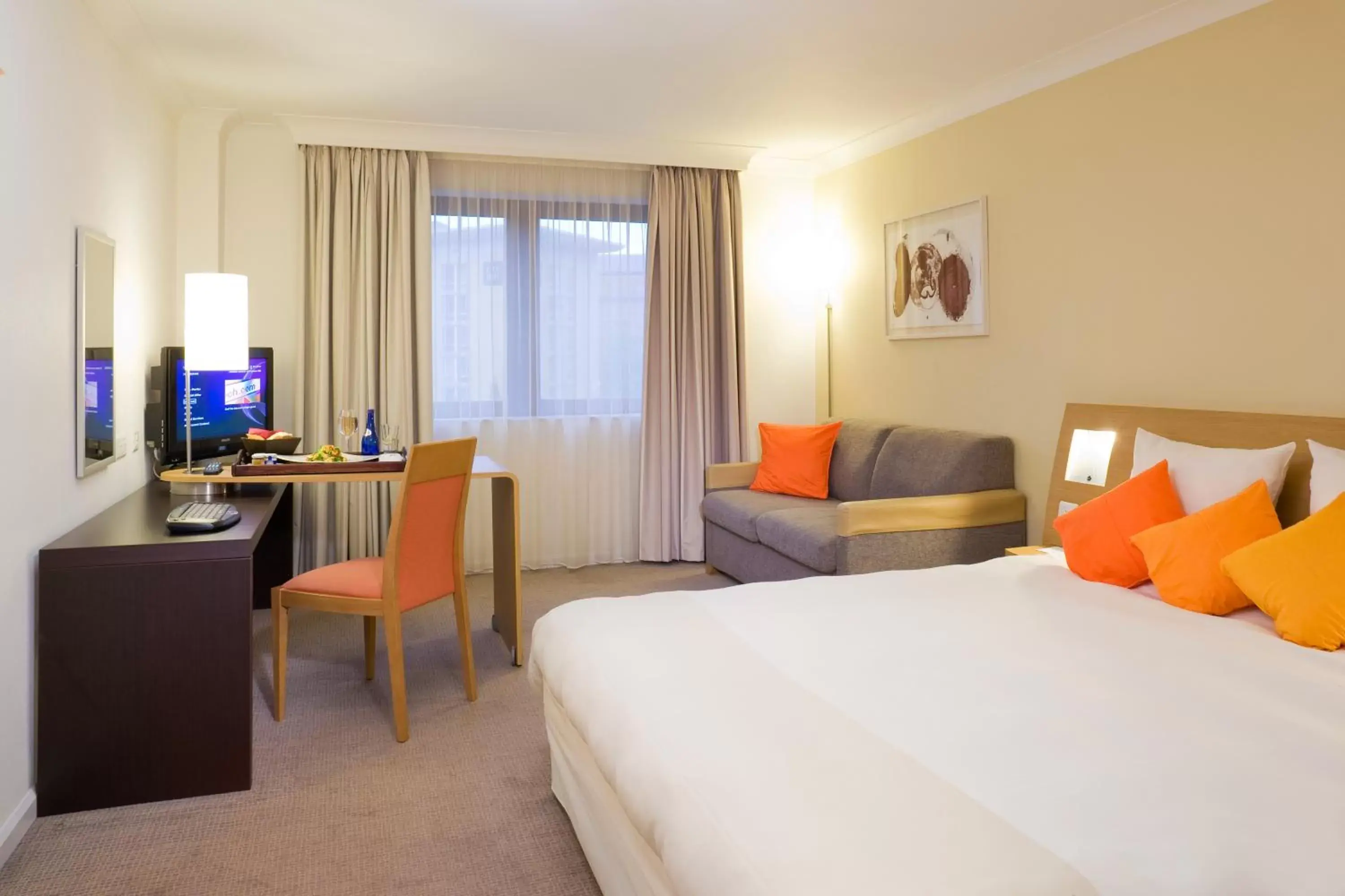 Photo of the whole room, Bed in Novotel Bristol Centre