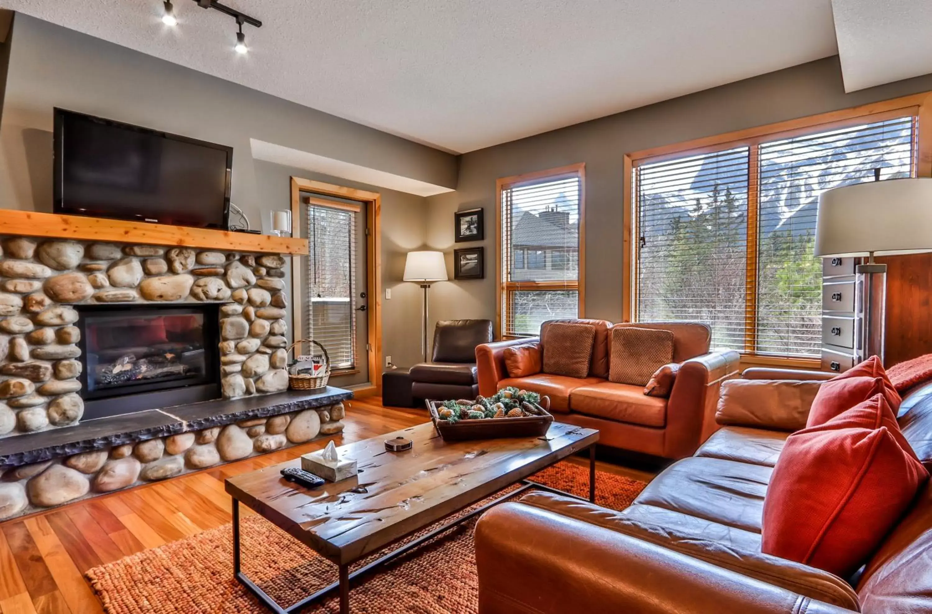 Living room, Seating Area in Tamarack Lodge by Spring Creek Vacations