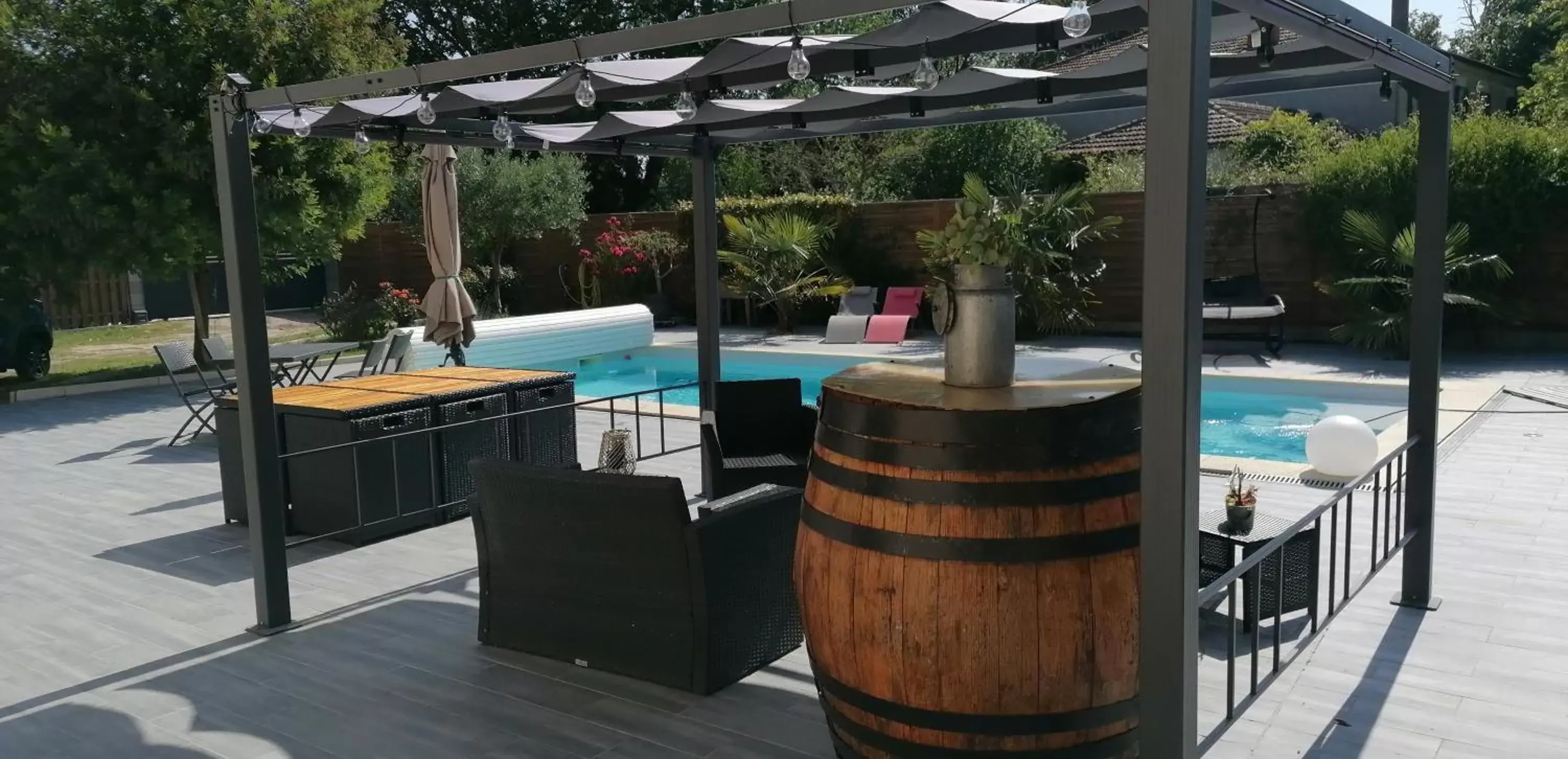 Patio, Swimming Pool in La résinière