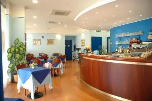 Lounge or bar, Restaurant/Places to Eat in Hotel La Vela