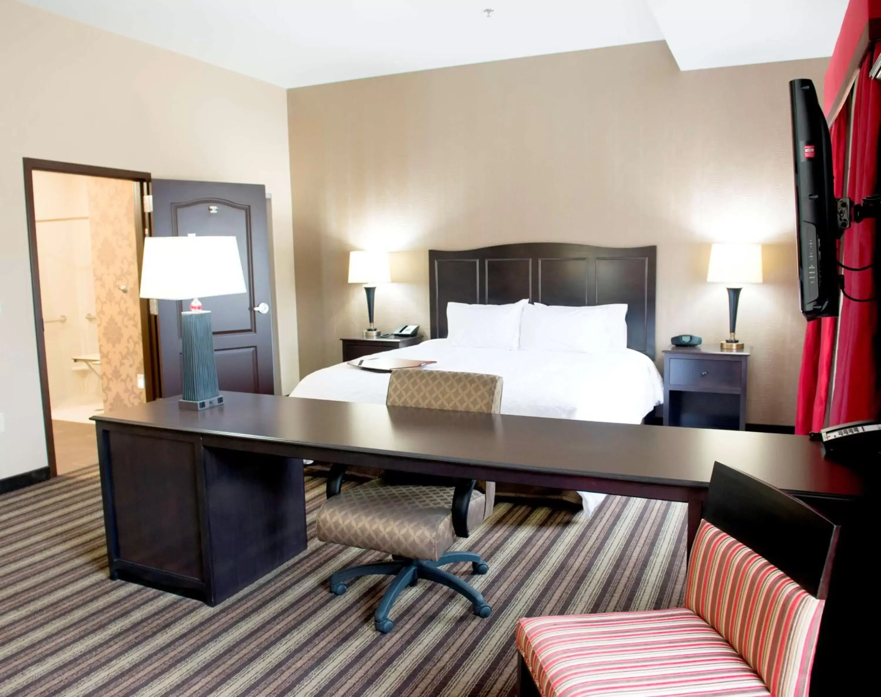 Bed in Hampton Inn and Suites Hope