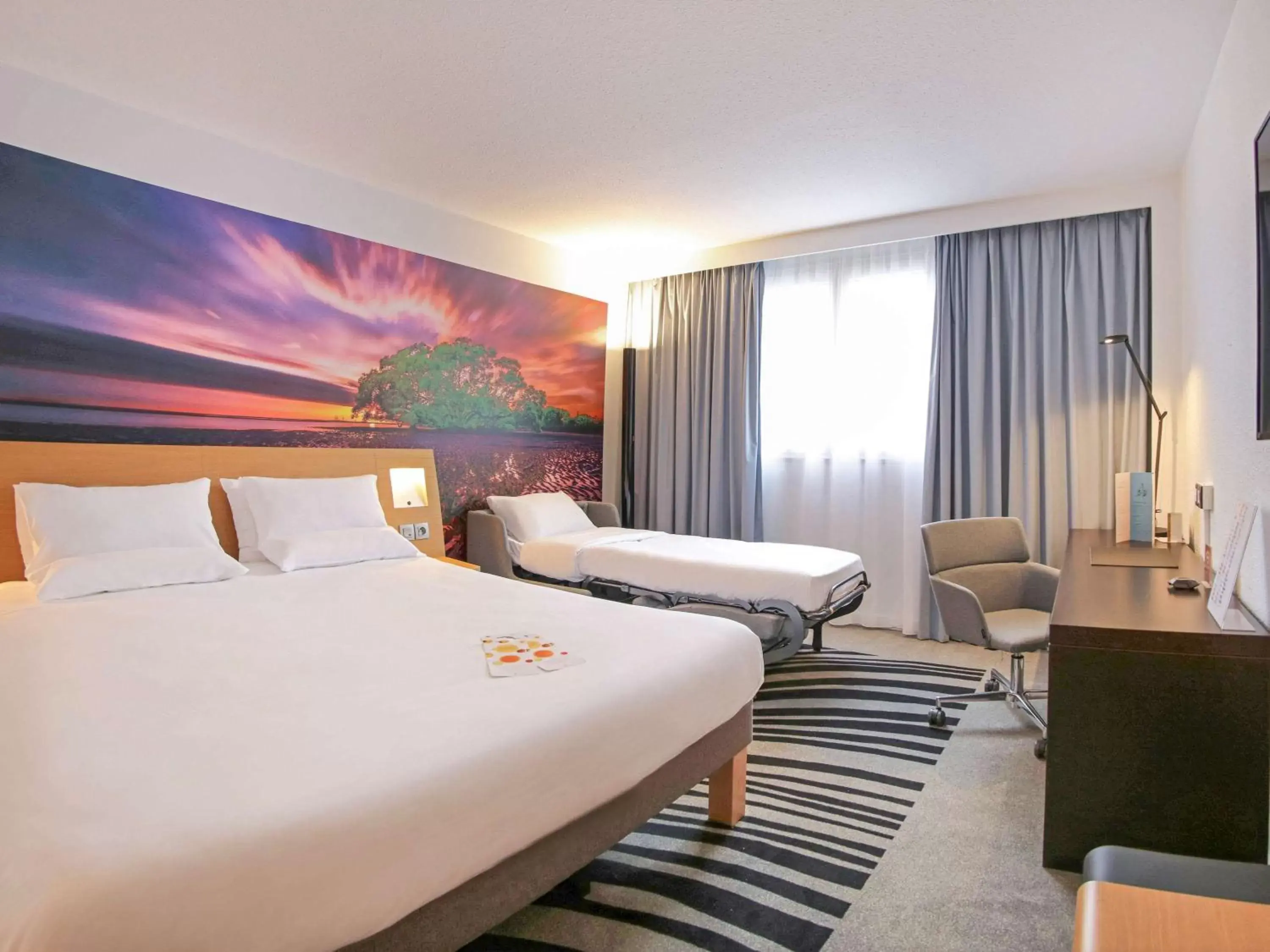 Photo of the whole room, Bed in Novotel Lille Centre Grand Place
