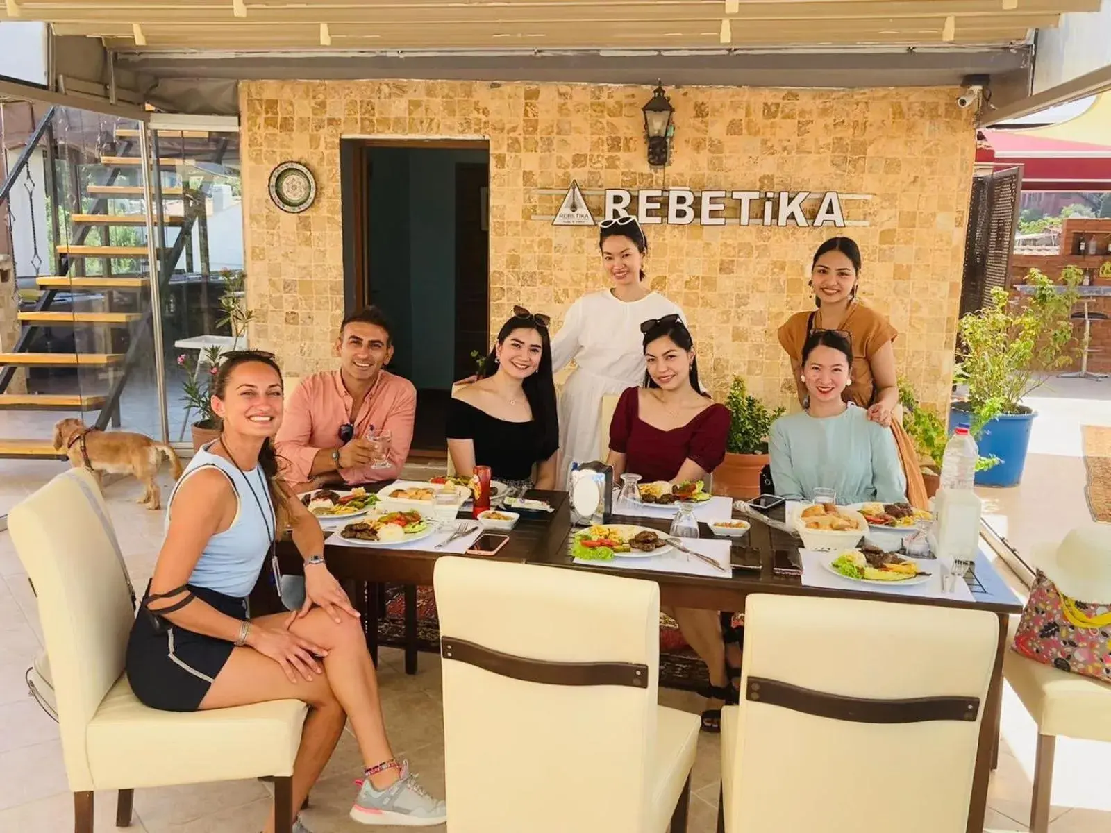 Restaurant/places to eat in Rebetika Hotel