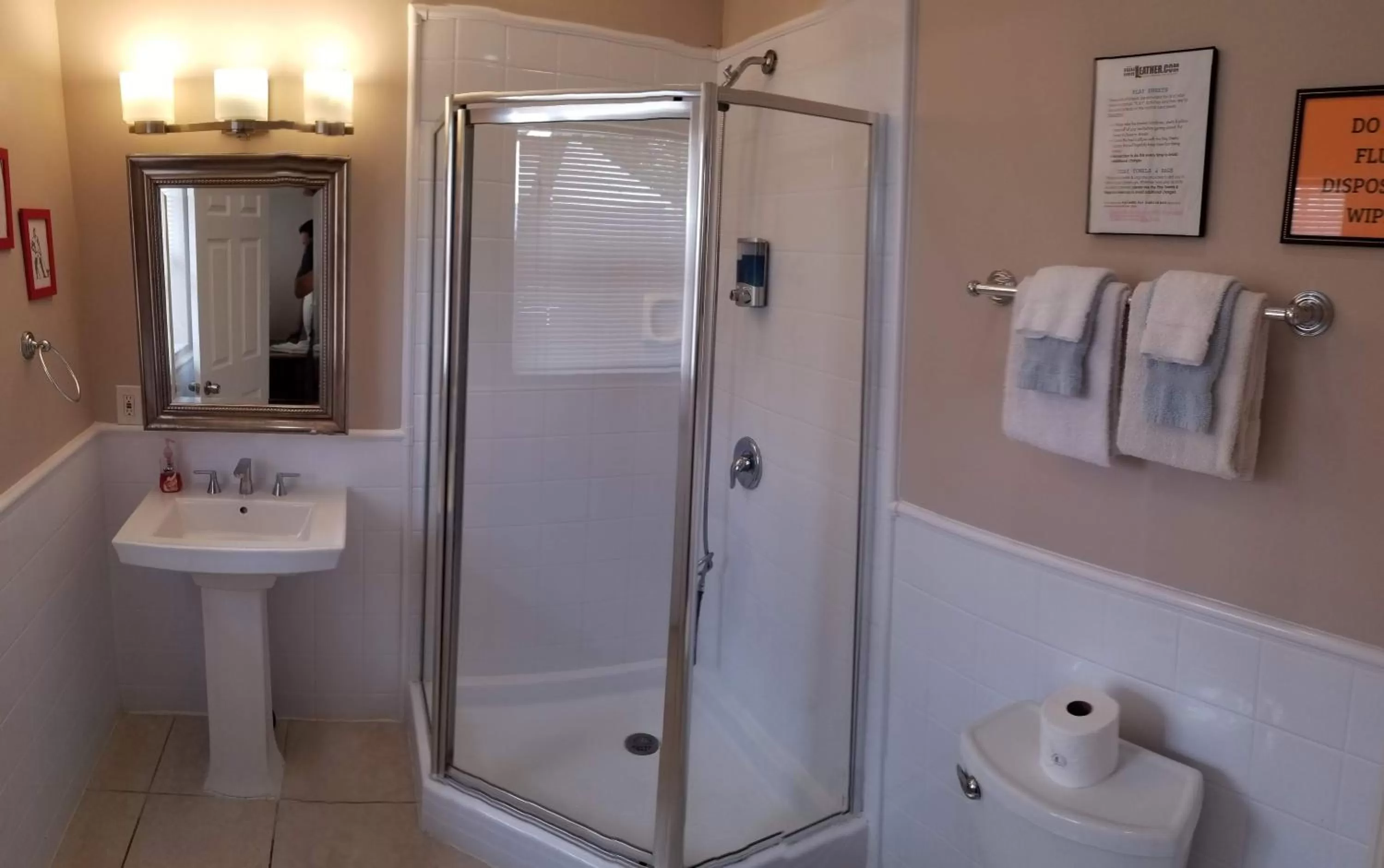 Bathroom in INN LEATHER GUEST HOUSE-GAY MALE ONLY