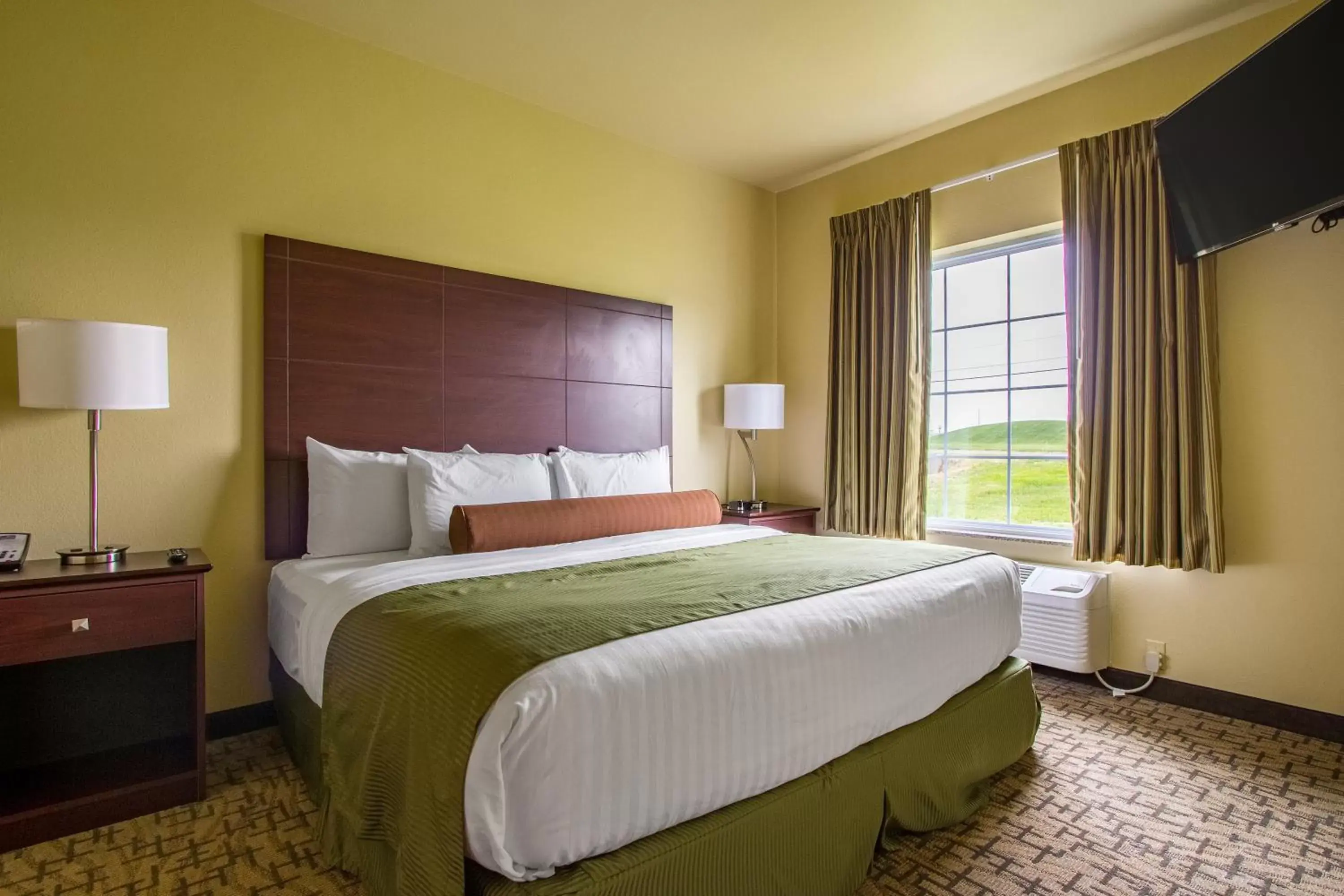 Bed in Cobblestone Hotel & Suites - Orrville