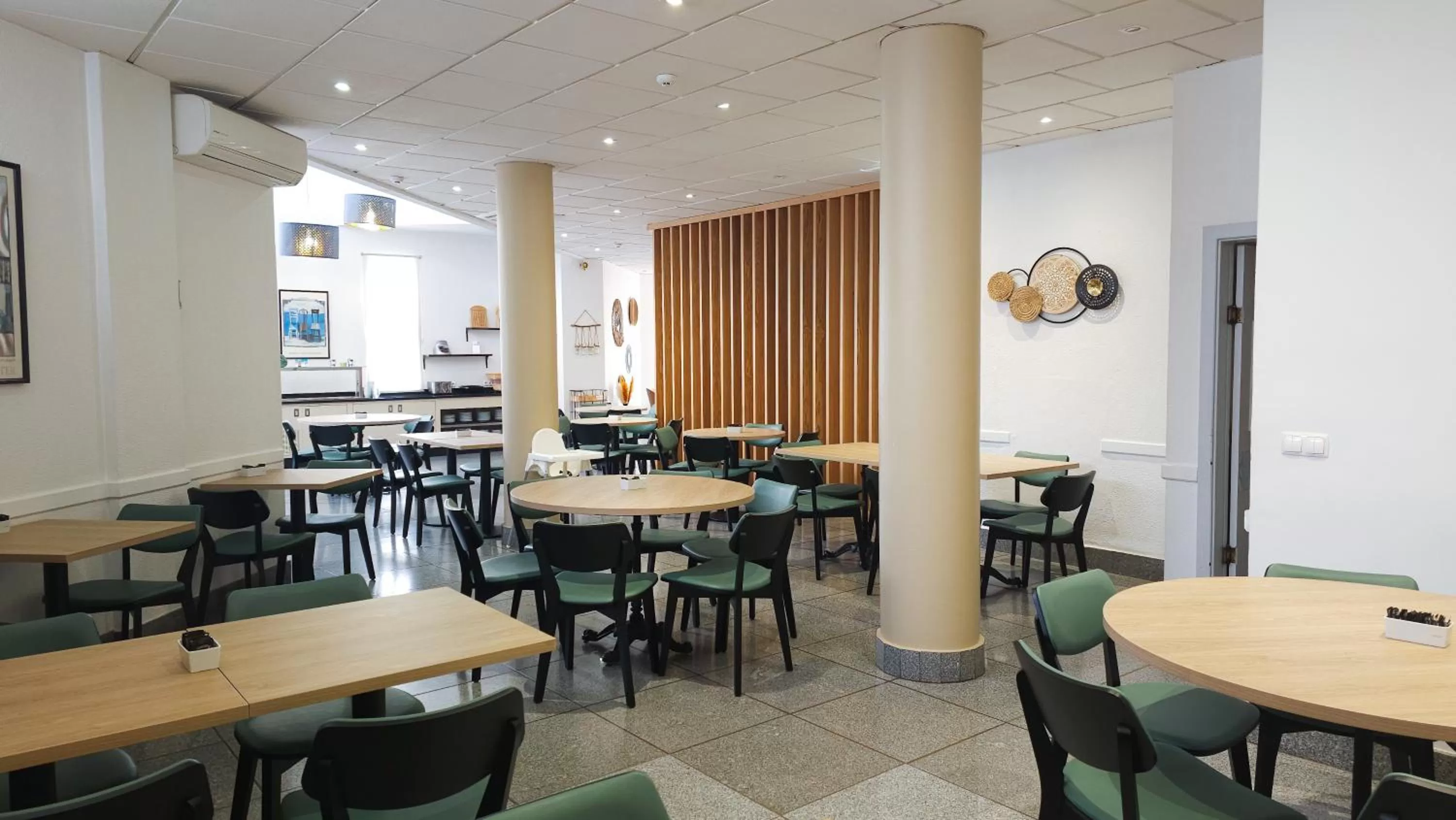 Restaurant/places to eat in Hotel Laitau