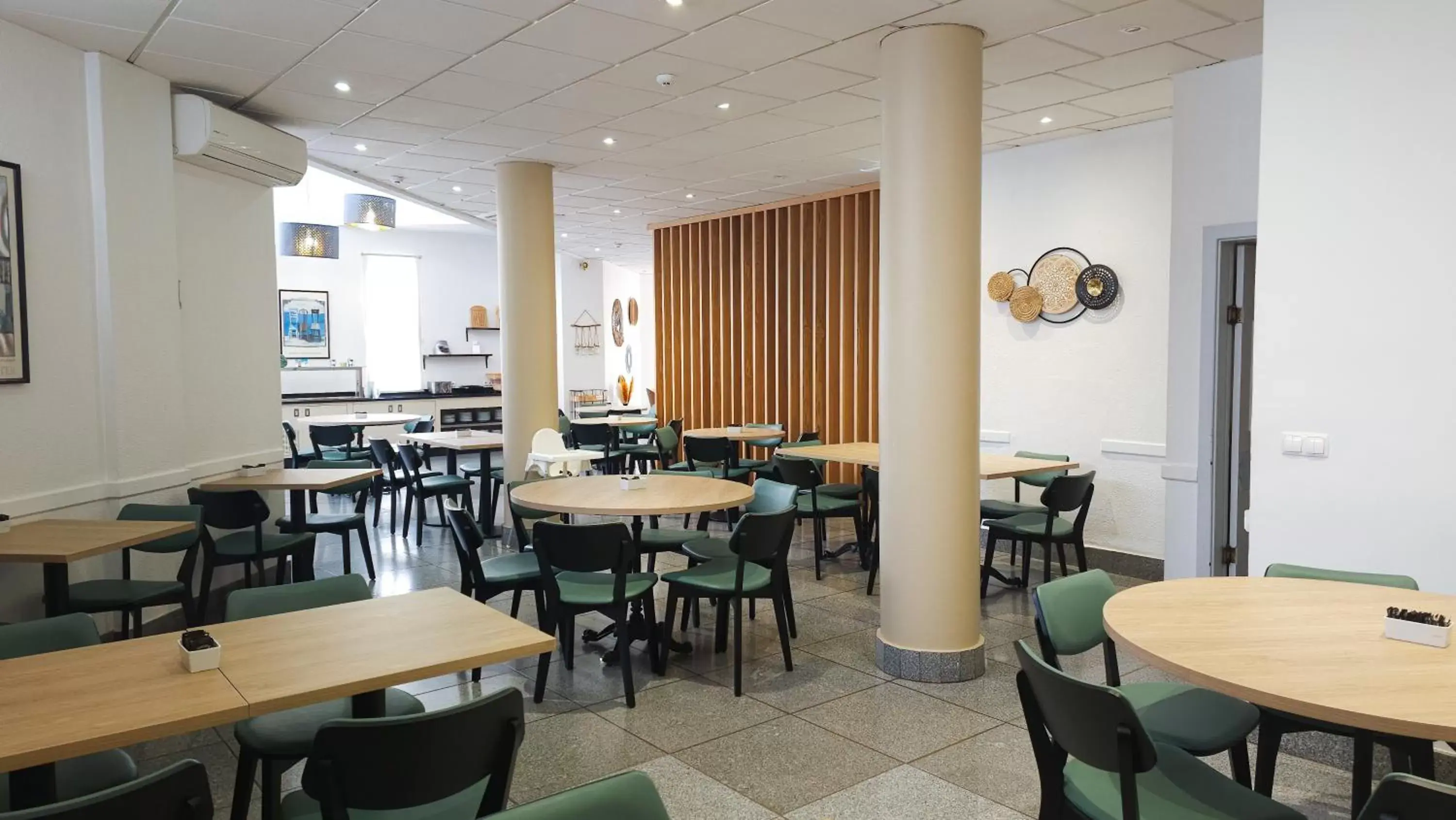 Restaurant/places to eat in Hotel Laitau Restaurant/places to eat in Hotel Laitau