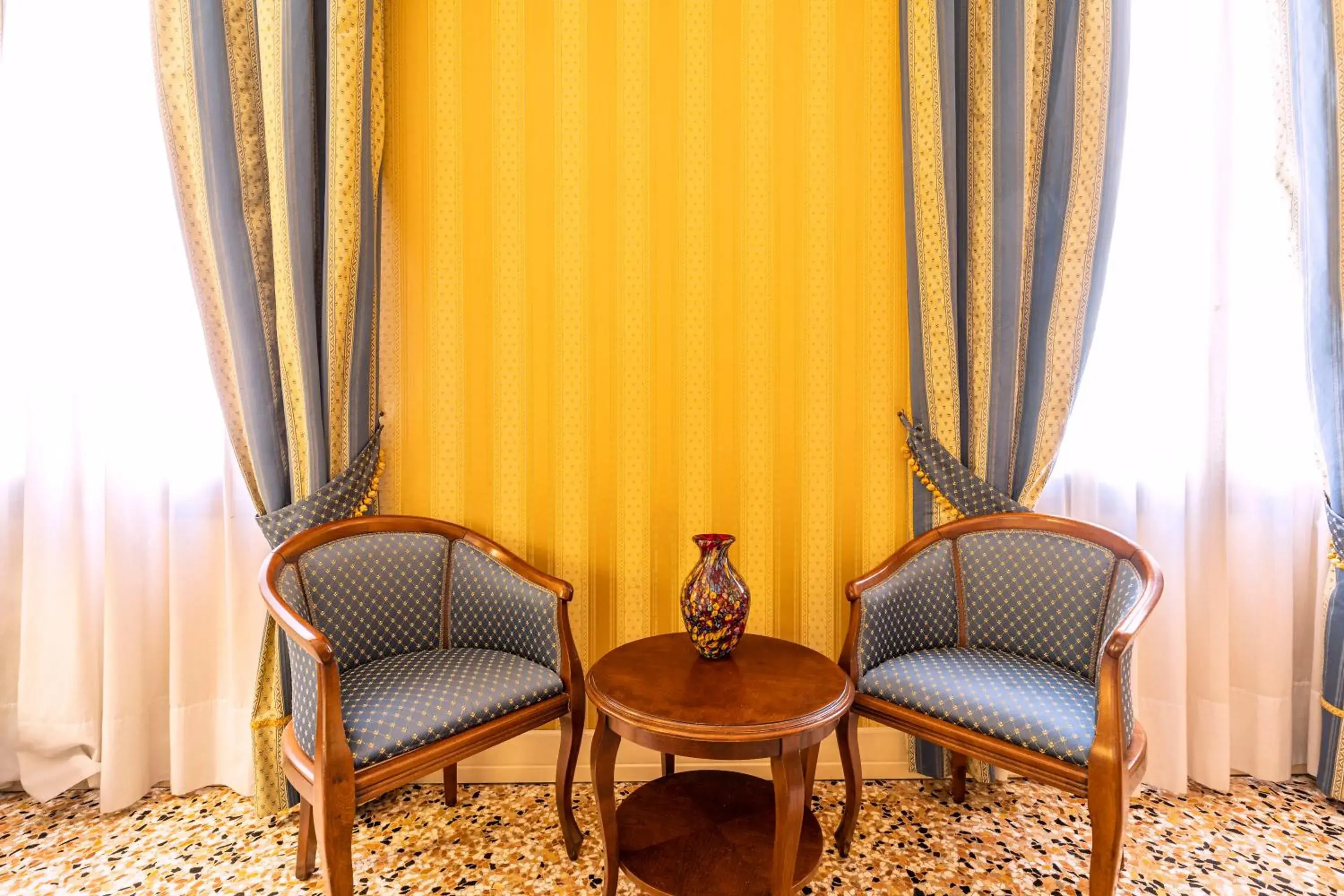 Bedroom, Seating Area in Hotel Bella Venezia