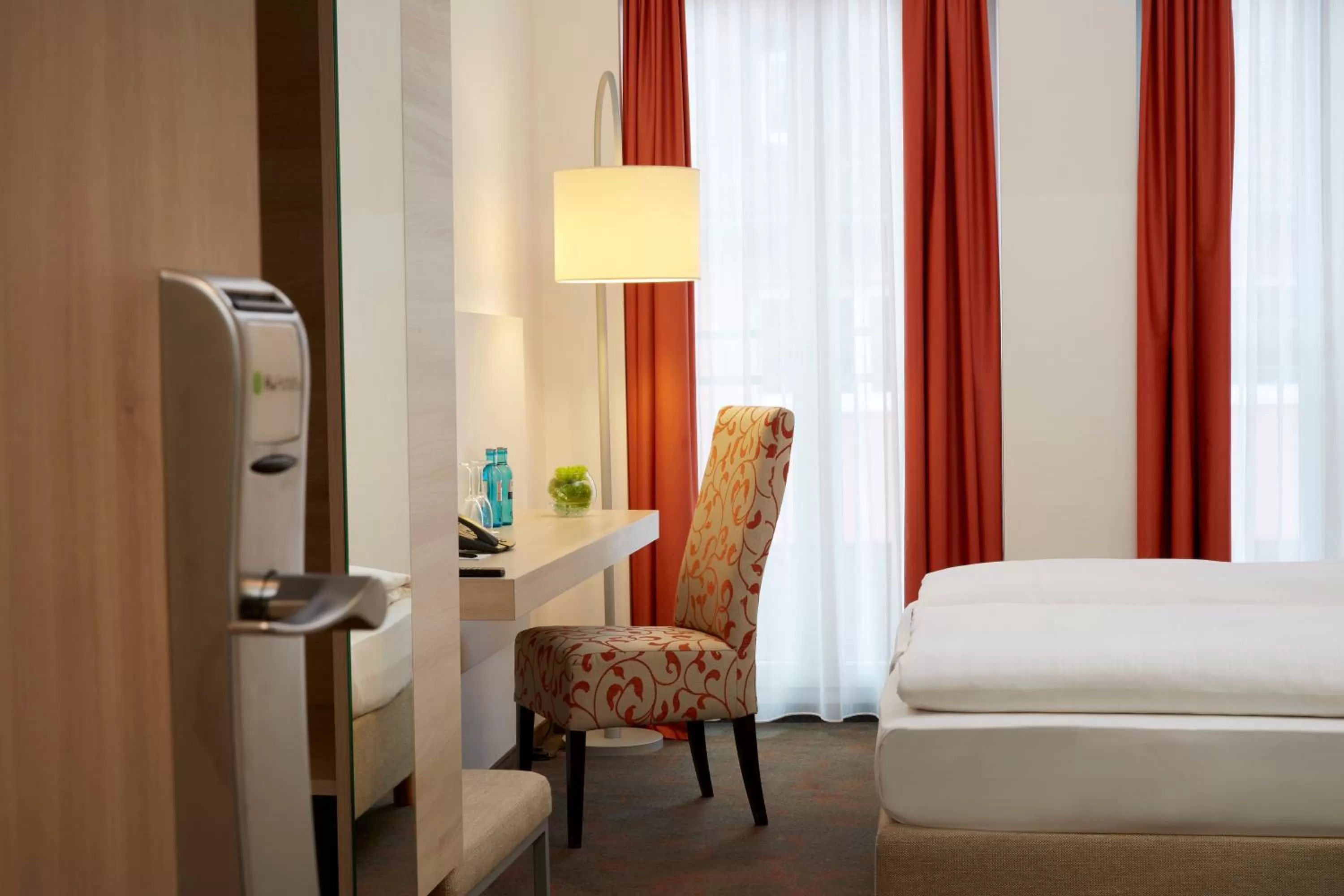 Photo of the whole room, Bed in H+ Hotel München