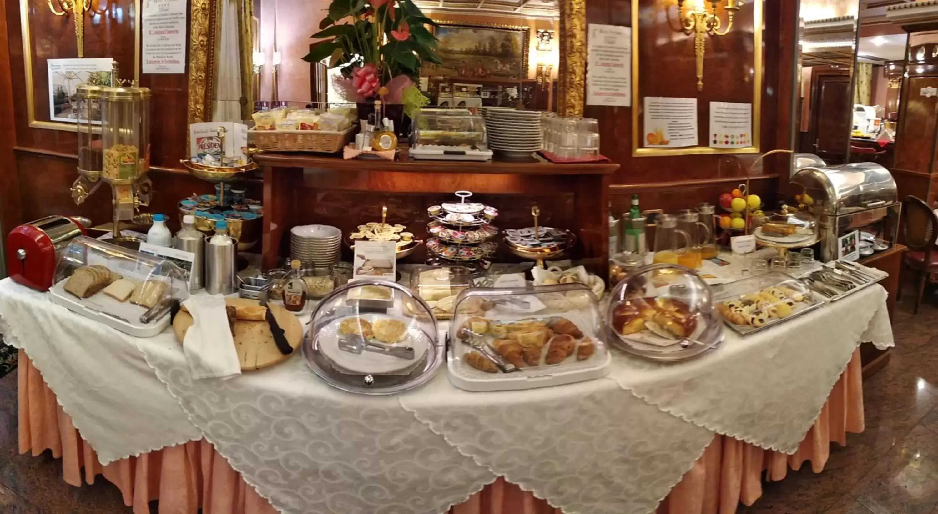 Breakfast in Hotel Vittoria