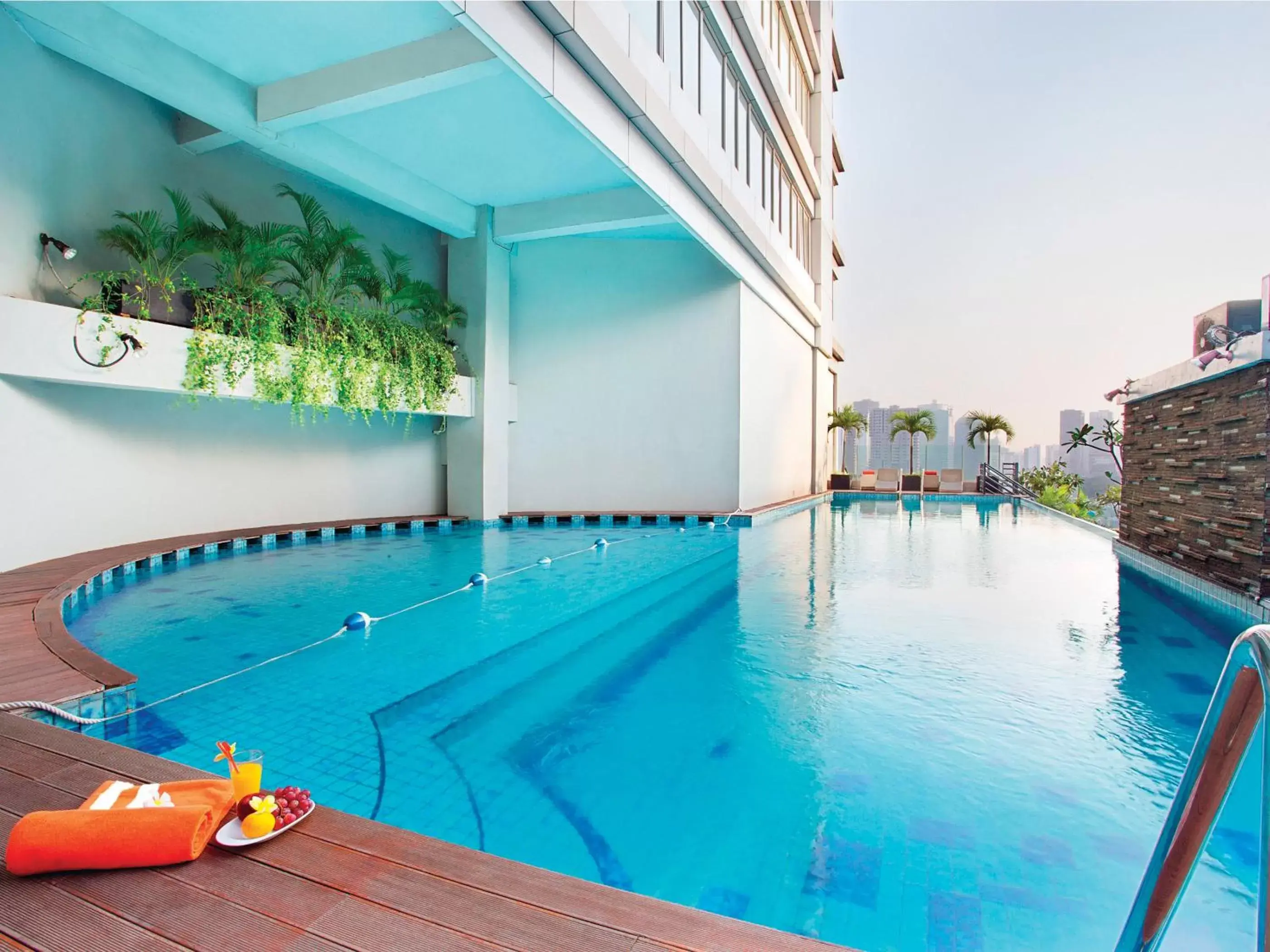 Swimming Pool in HARRIS Suites fx Sudirman