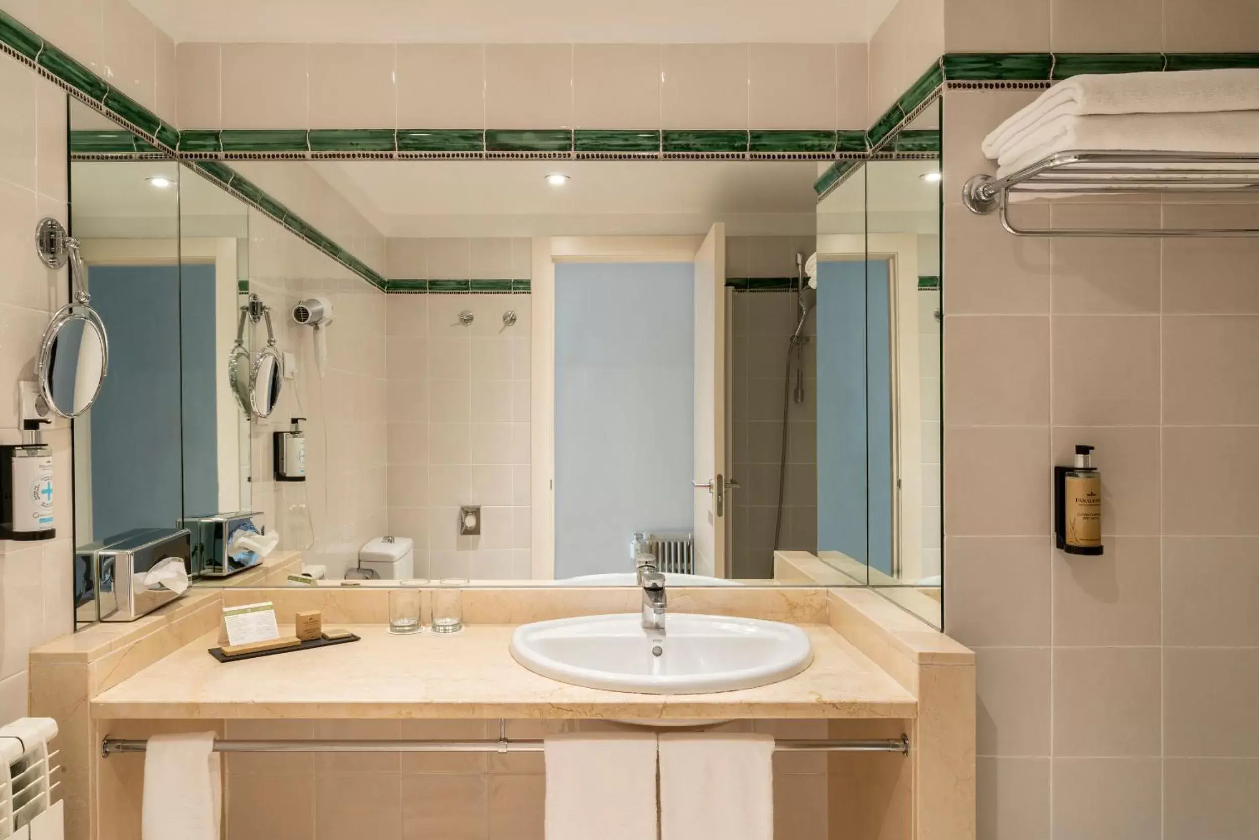 Bathroom in Parador de Teruel