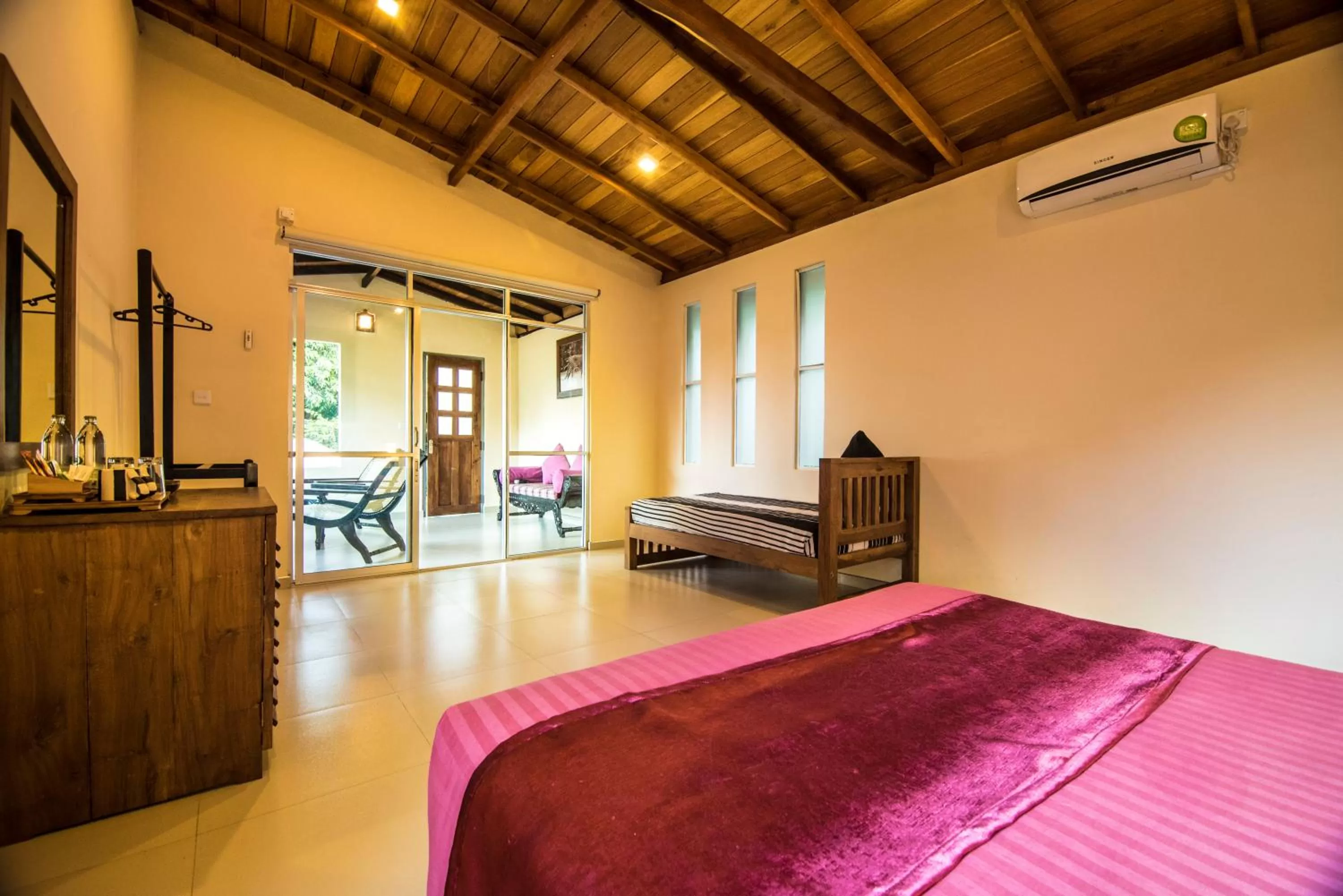 Living room, Bed in Ella Planters Bungalow