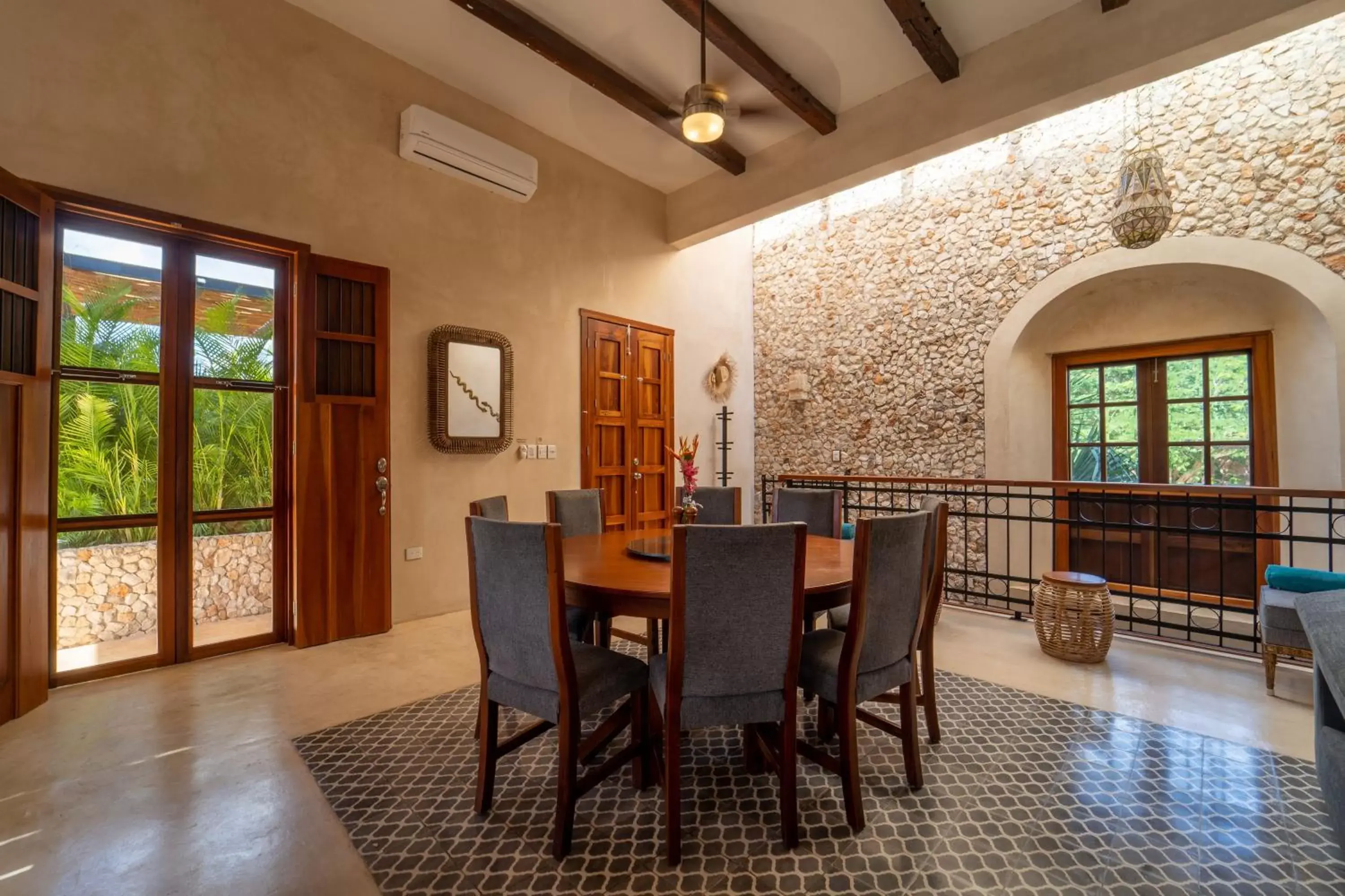 Living room, Dining Area in Destino Mío by AKEN Soul