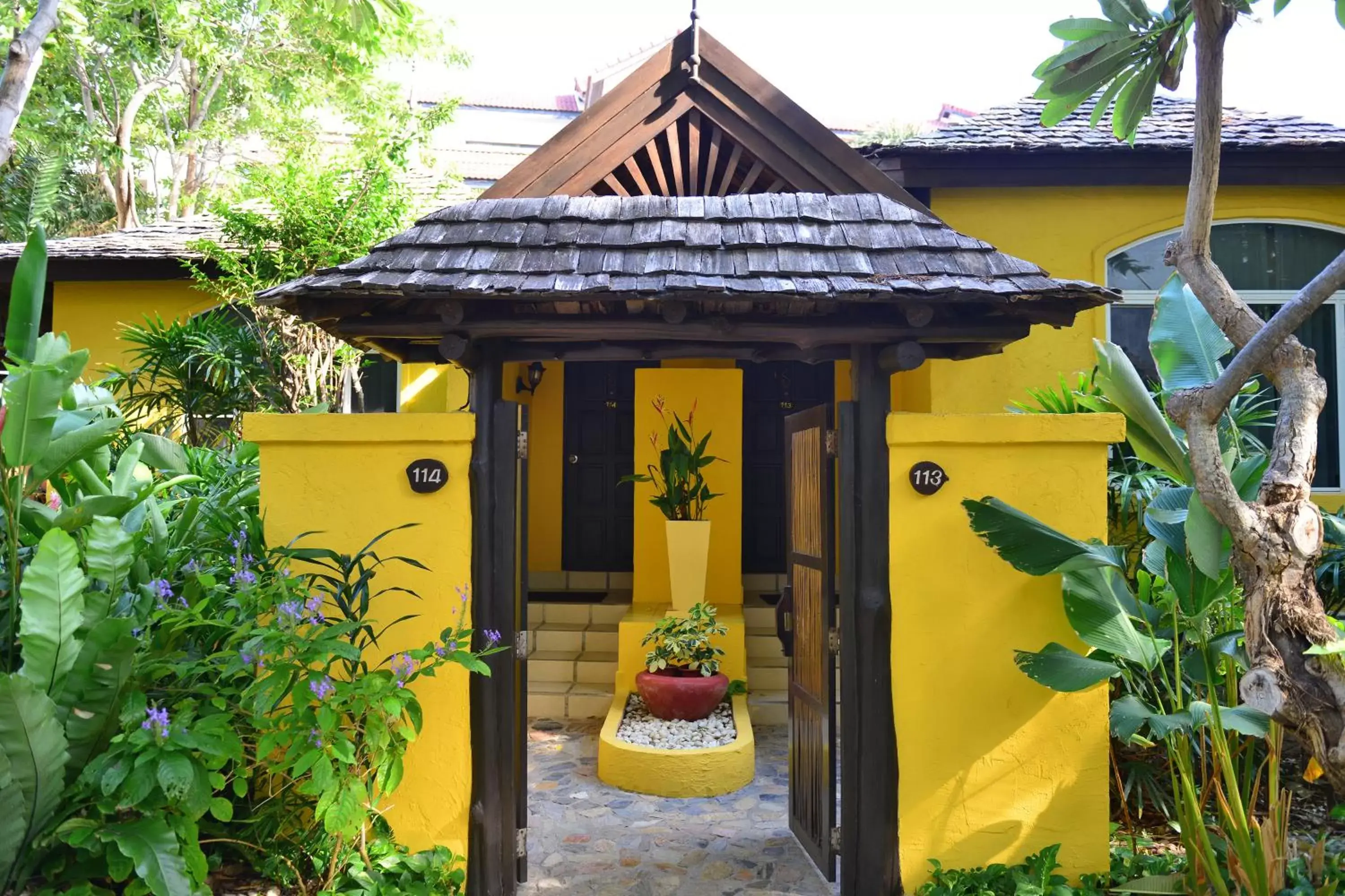 Facade/entrance, Patio/Outdoor Area in Supatra Hua Hin Resort