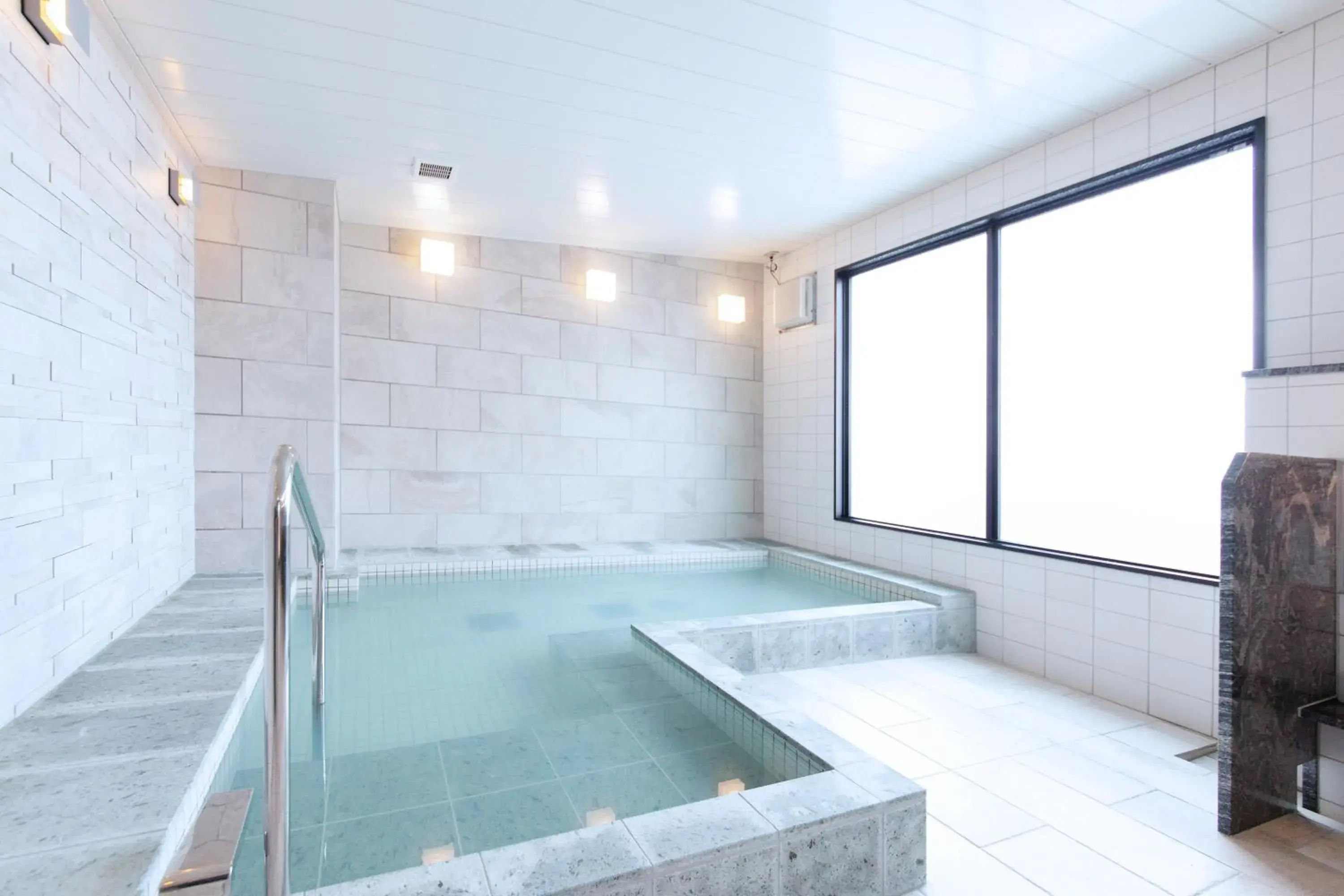 Bathroom, Swimming Pool in HOTEL HILLARYS Shinsaibashi