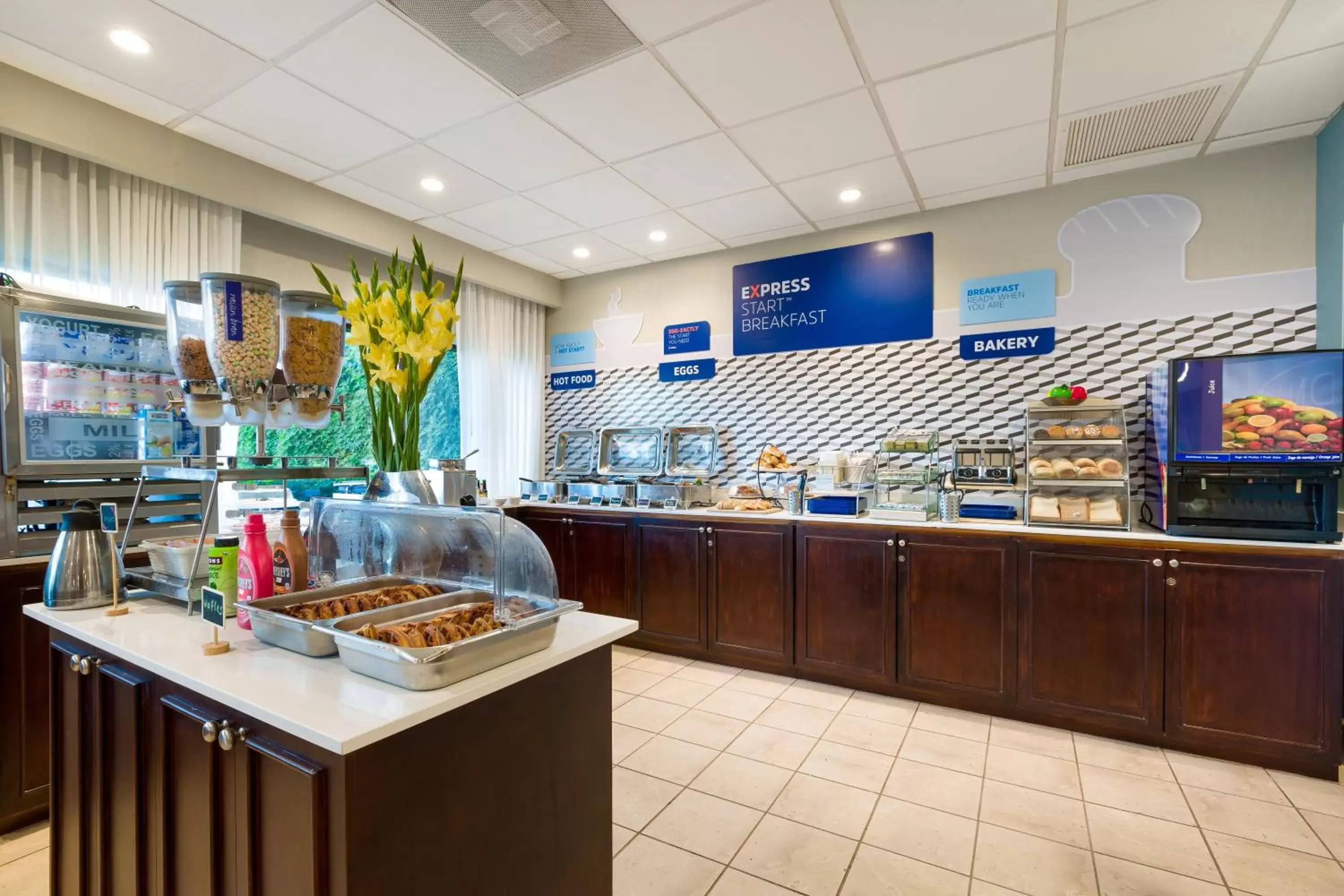 Breakfast, Restaurant/Places to Eat in Holiday Inn Express San Jose Airport, an IHG Hotel