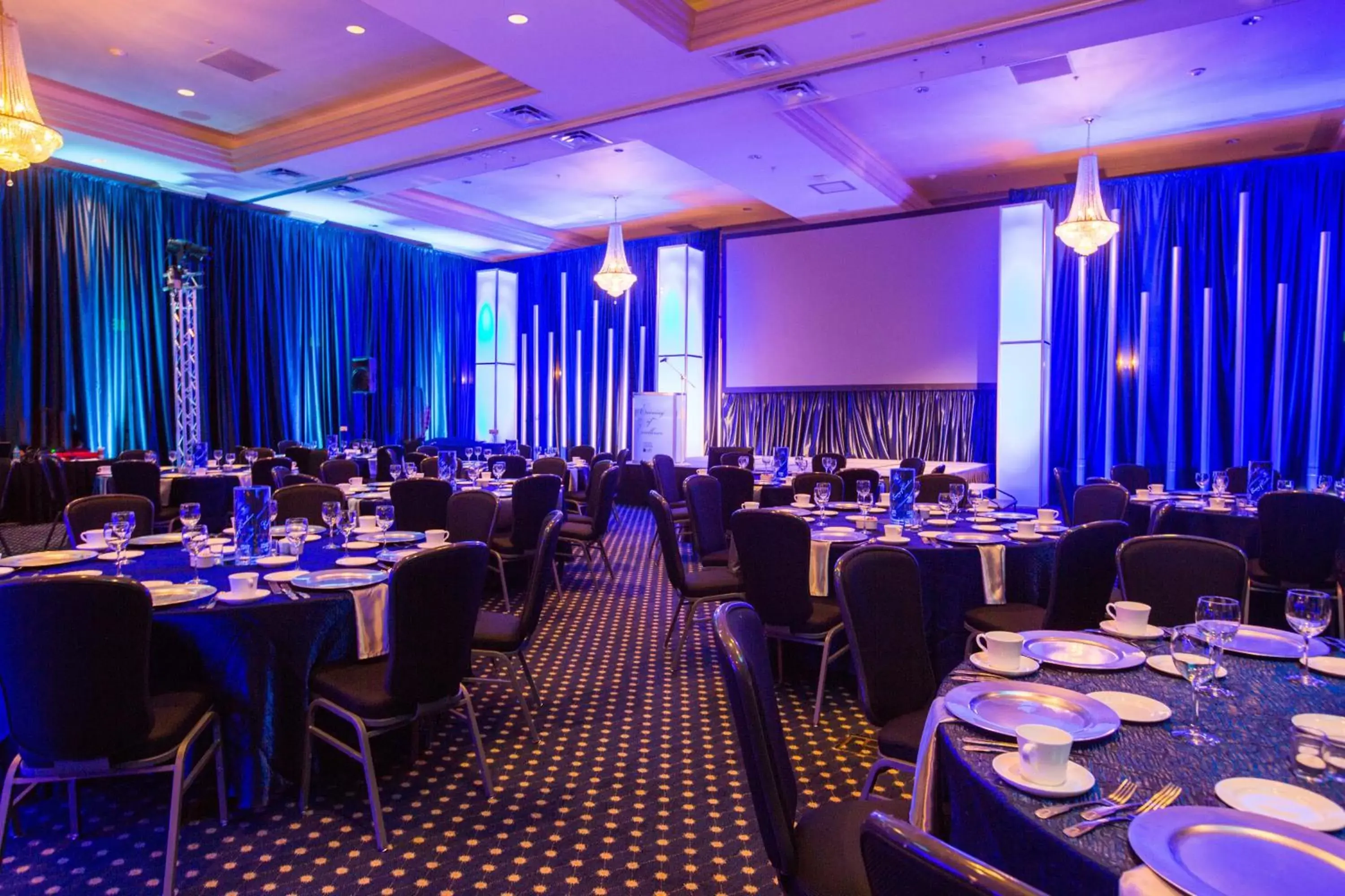 Banquet/Function facilities, Restaurant/Places to Eat in Crowne Plaza Hotel Portland-Downtown Convention Center, an IHG Hotel