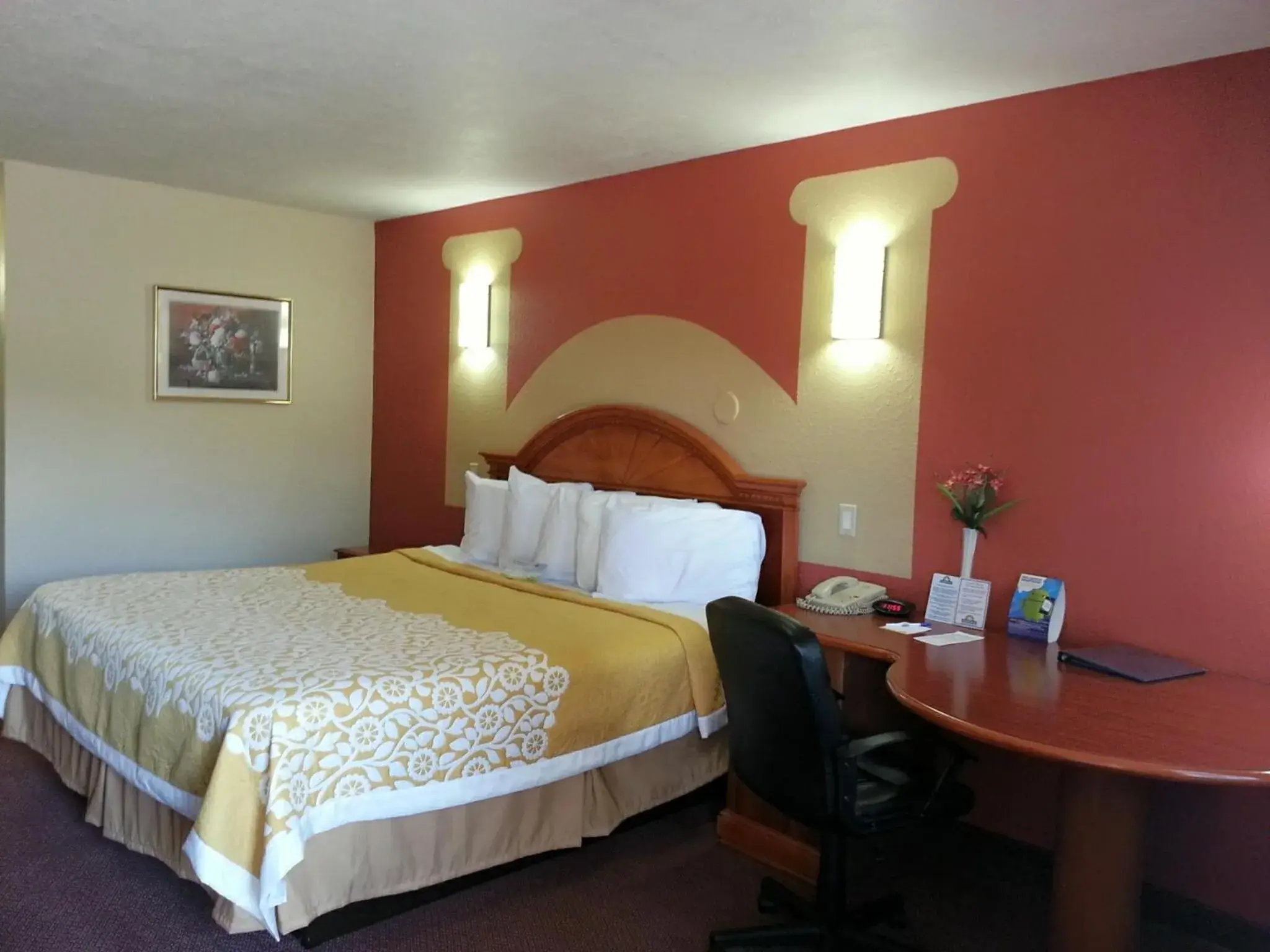 Photo of the whole room, Bed in Days Inn by Wyndham Bastrop