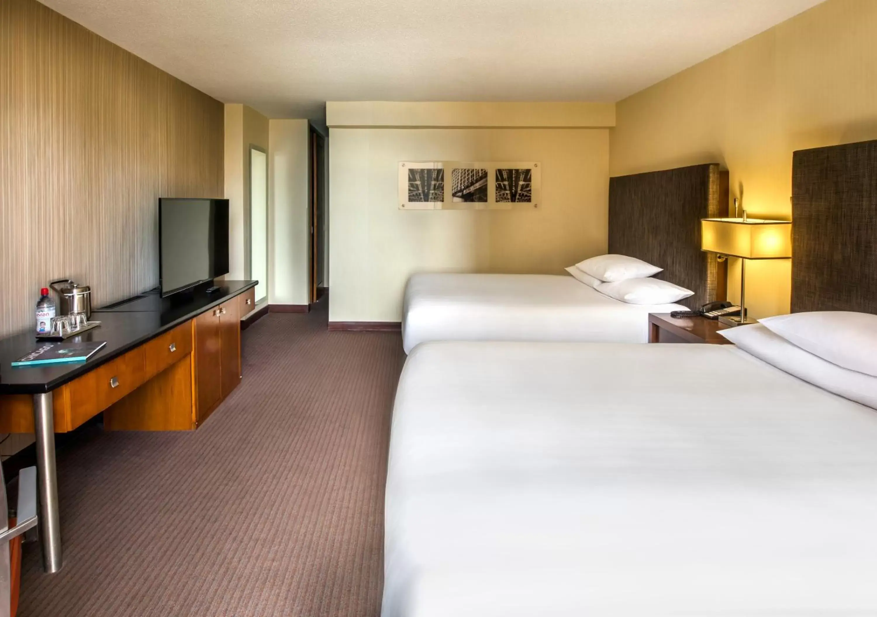 Deluxe Queen Room with Two Queen Beds in Hyatt Regency Chicago