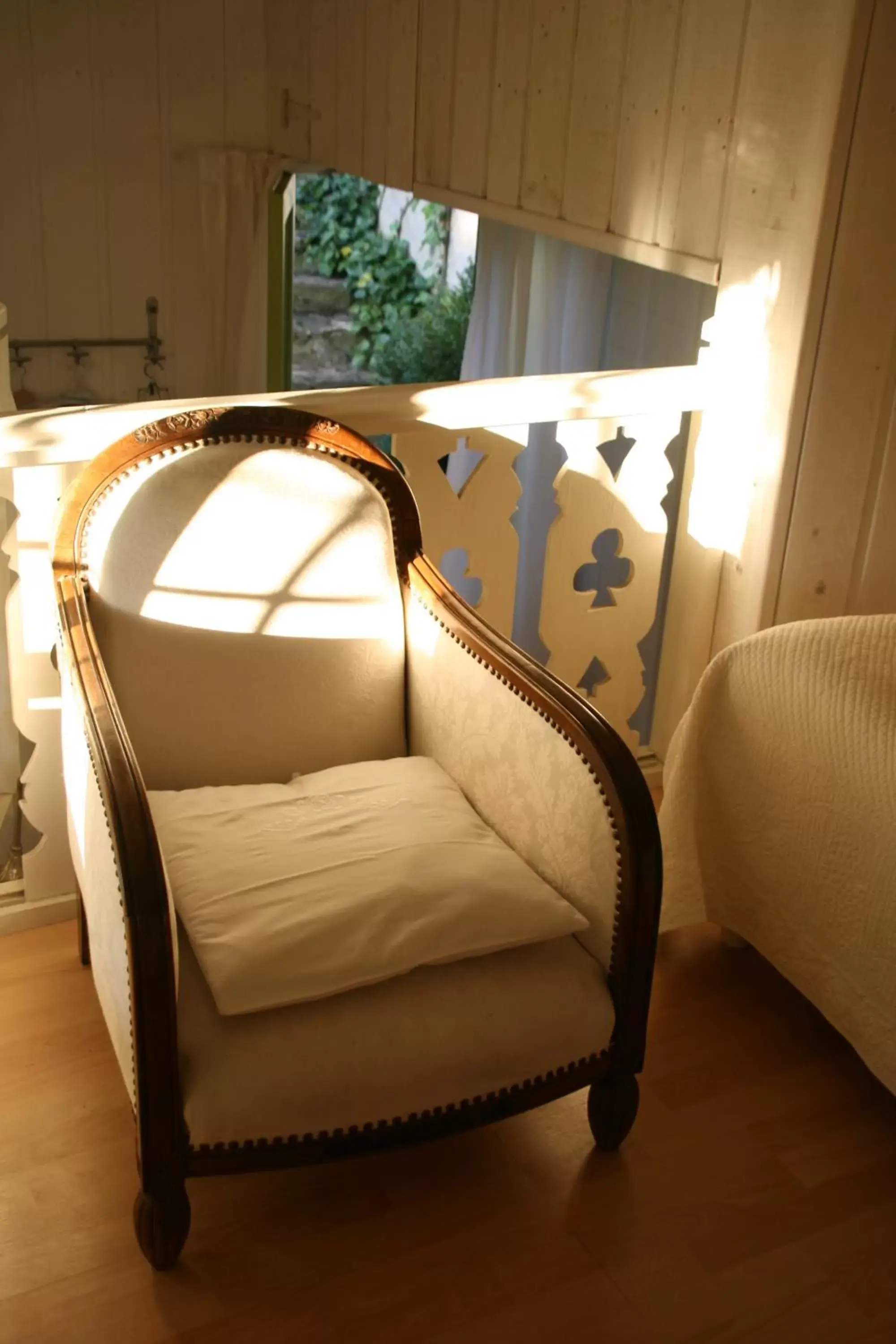 Decorative detail, Bed in La Maison sur la Colline