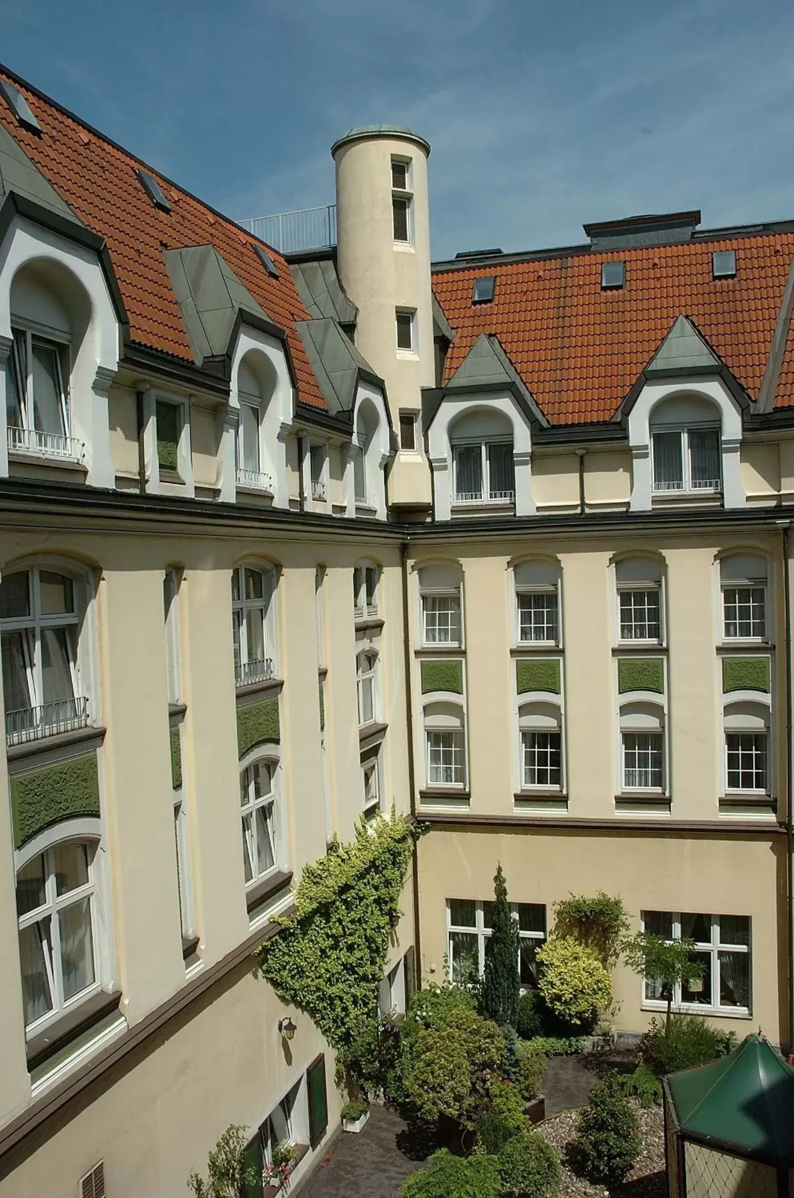 Patio, Property Building in Hotel Essener Hof; Sure Hotel Collection by Best Western