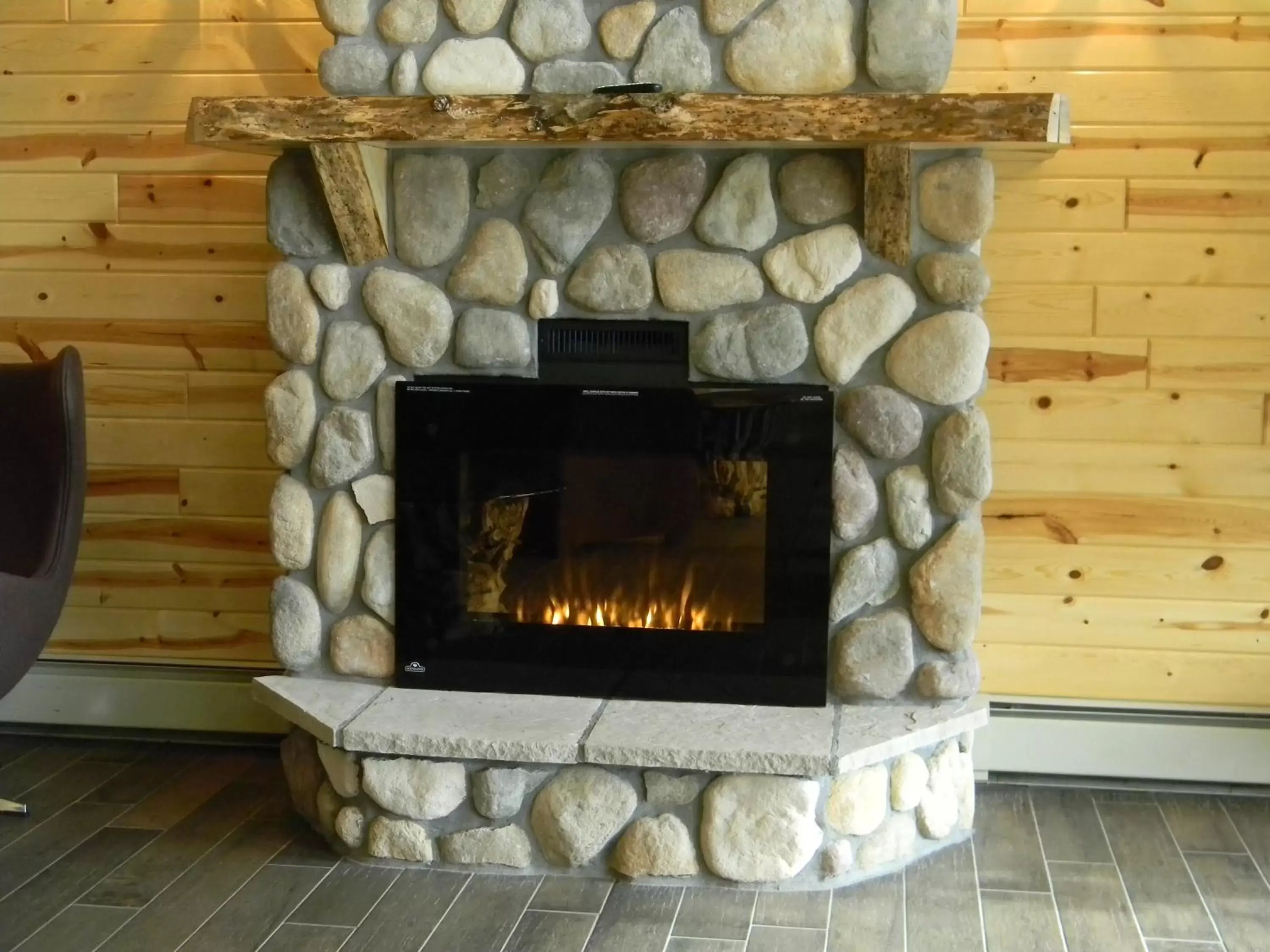 Lobby or reception, BBQ Facilities in Boarders Inn & Suites by Cobblestone Hotels - Superior/Duluth Lobby or reception, BBQ Facilities in Boarders Inn & Suites by Cobblestone Hotels - Superior/Duluth