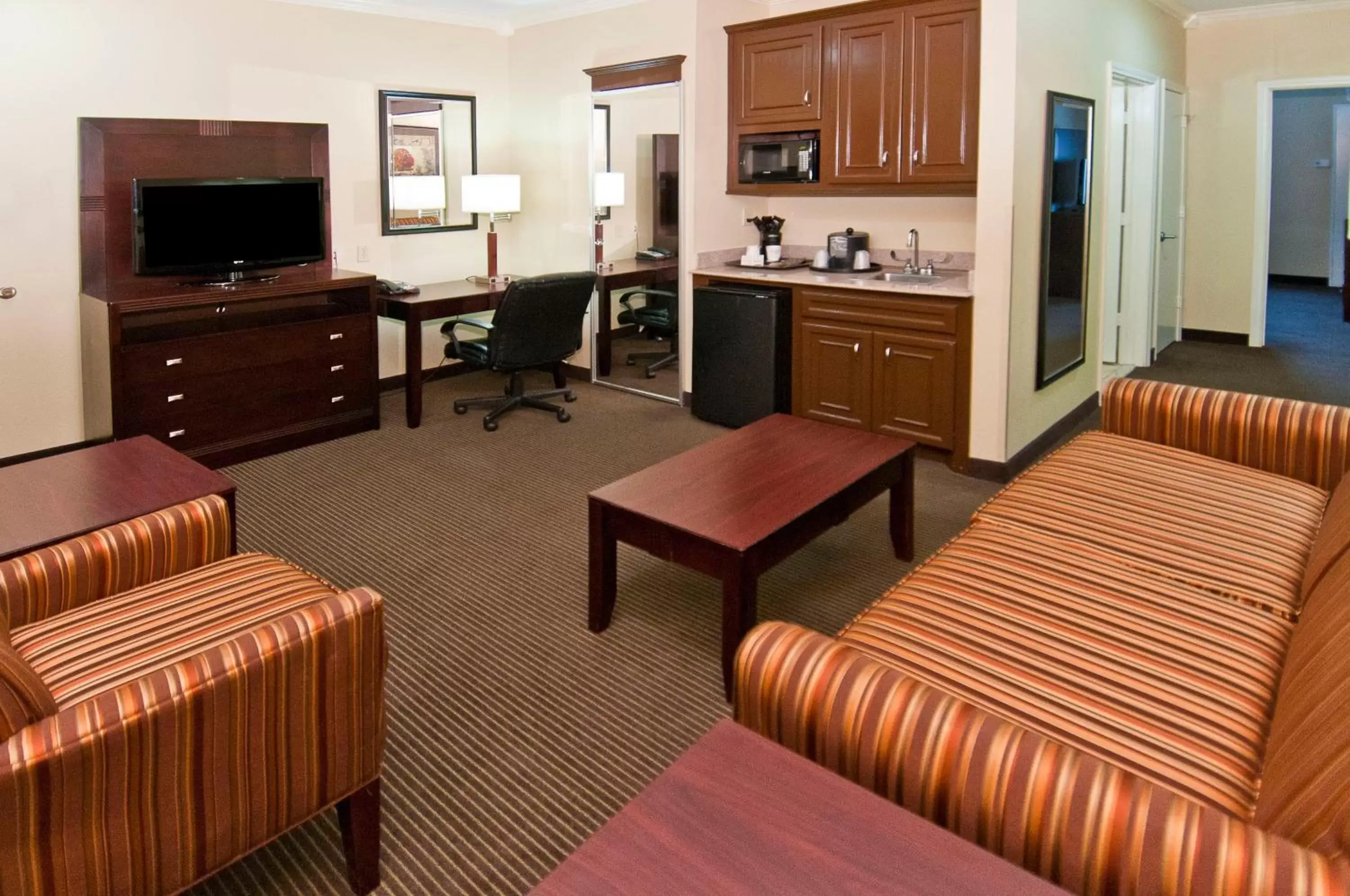 Bedroom, Seating Area in Holiday Inn Hotel & Suites Lake Charles South, an IHG Hotel
