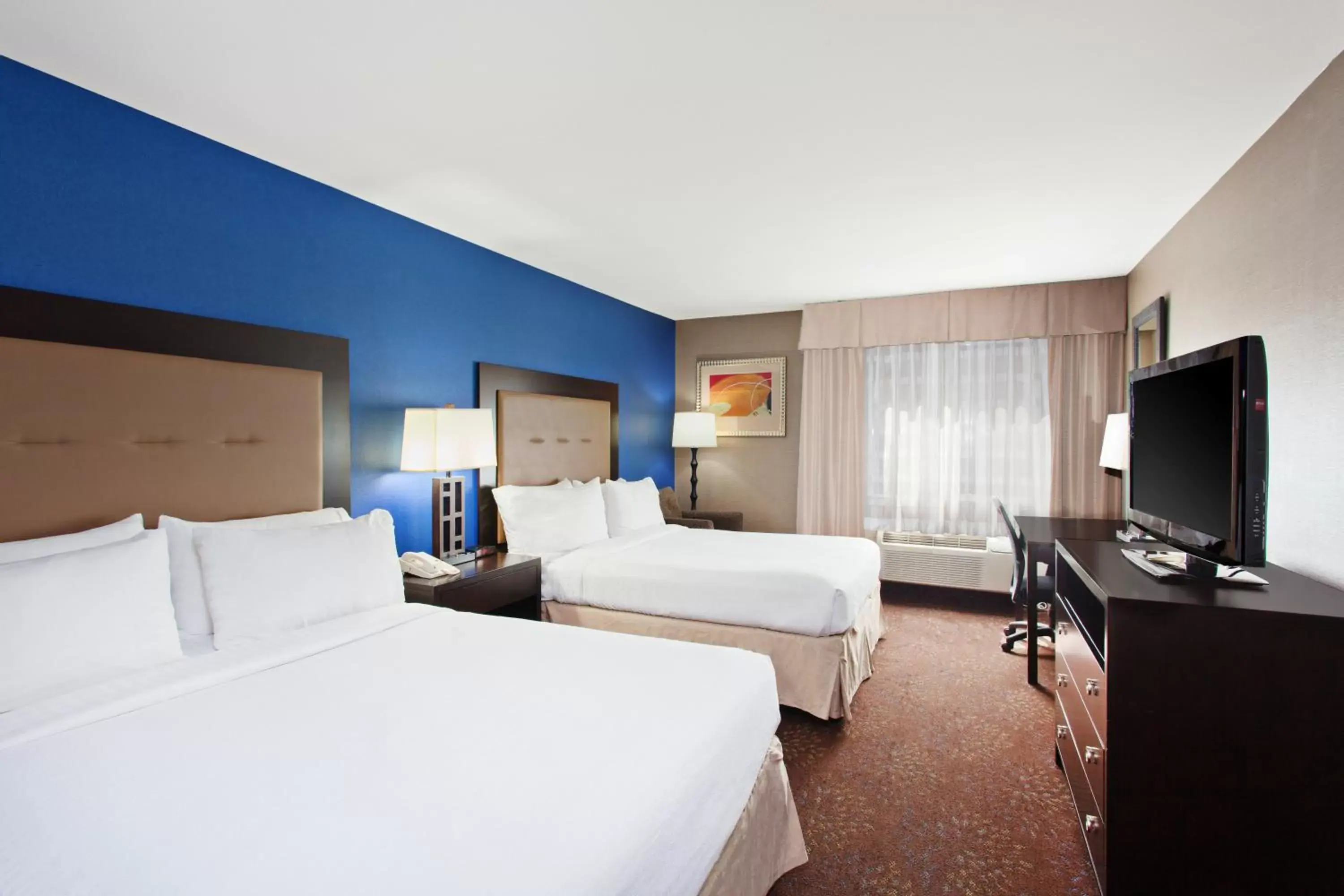 Photo of the whole room, Bed in Holiday Inn Seattle DWTN Lake Union, an IHG Hotel