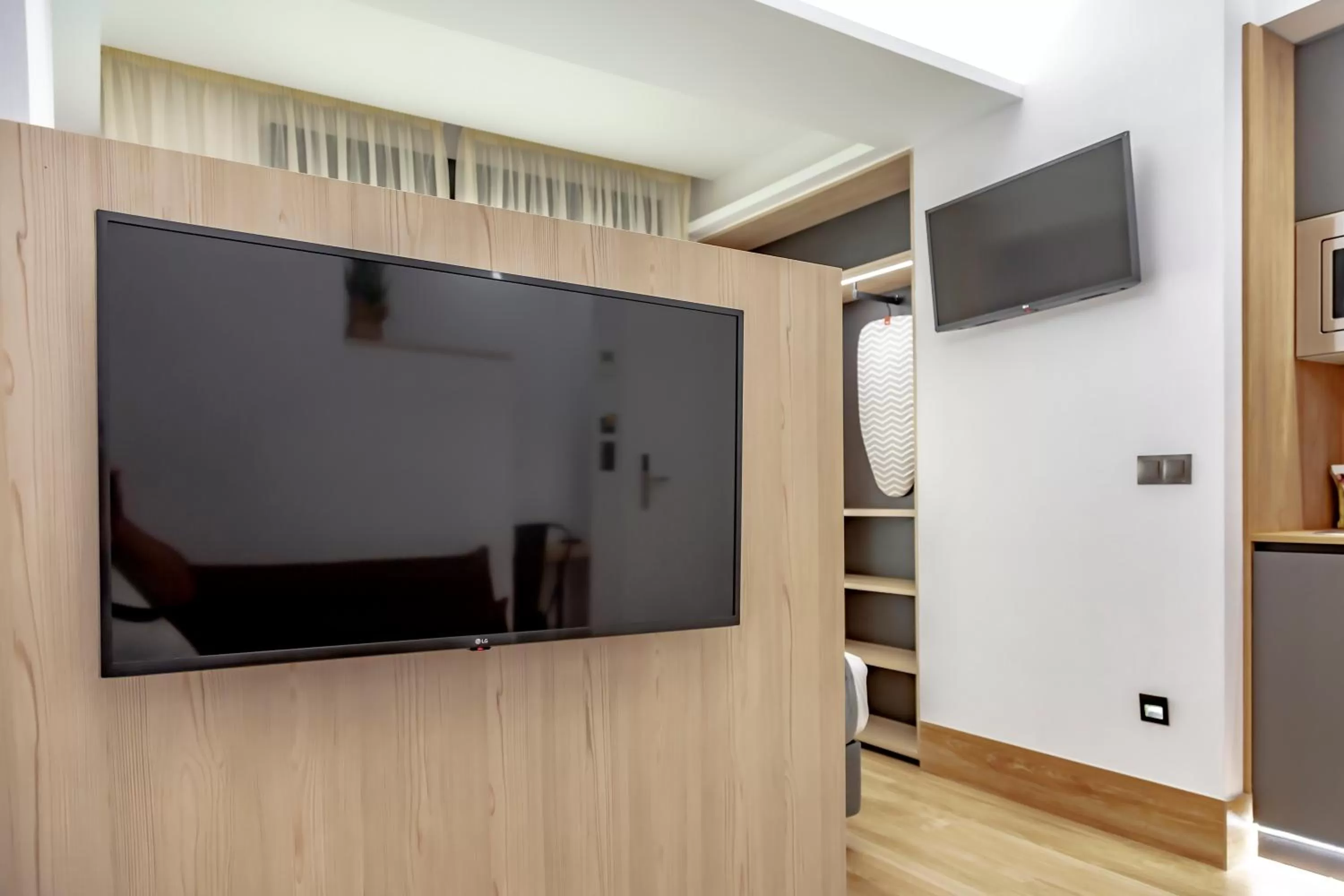 TV and multimedia, TV/Entertainment Center in dobohomes - Montesa 20 Apartamentos