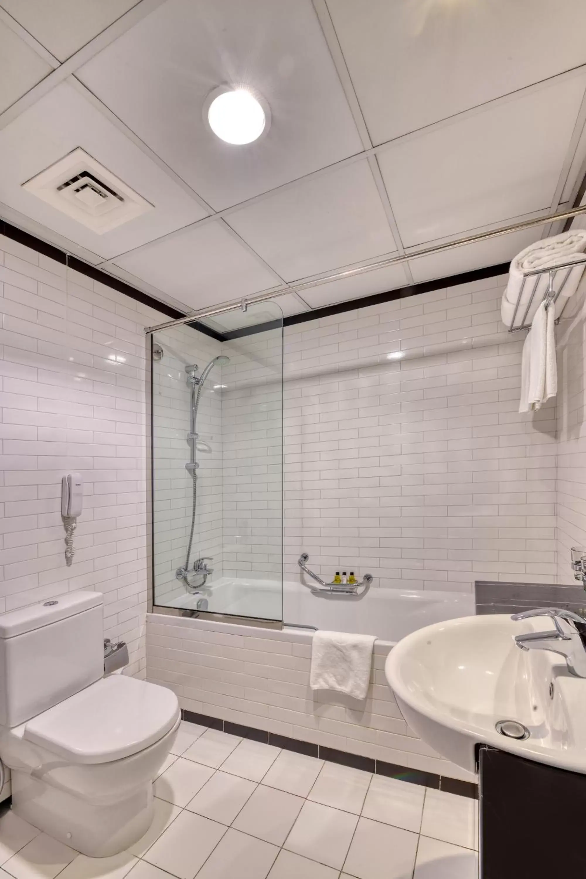 Shower, Bathroom in Pearl Marina Hotel Apartments