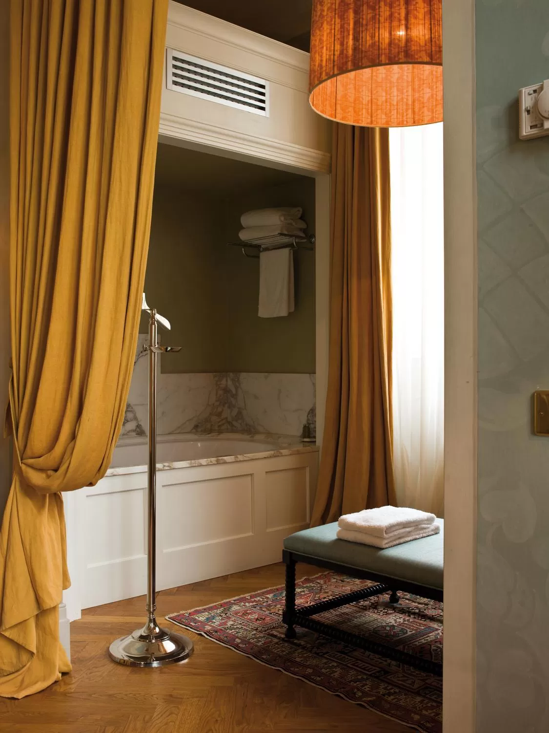 Bathroom, Bed in Antica Torre Tornabuoni