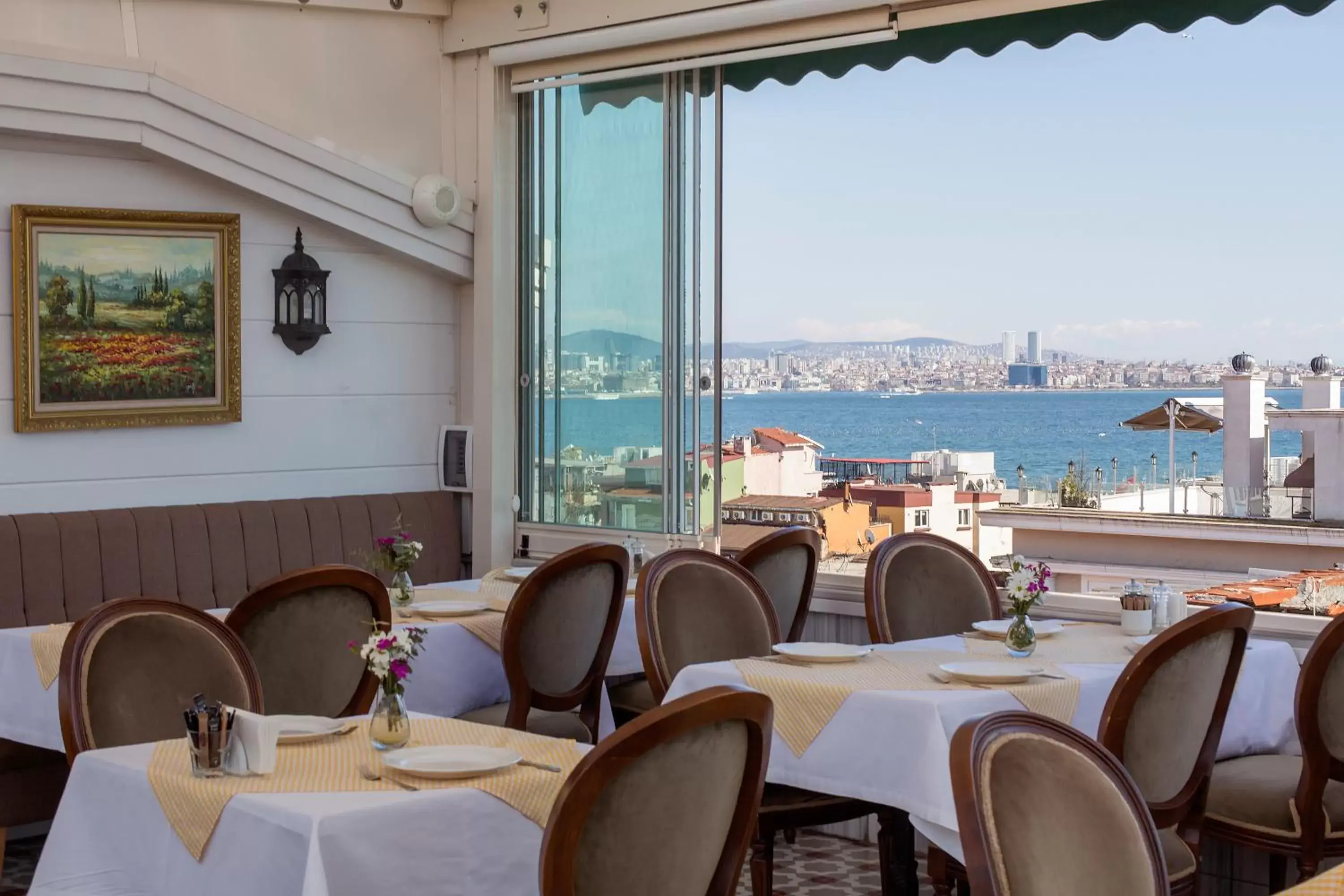 Balcony/Terrace, Restaurant/Places to Eat in Darussaade Istanbul Hotel